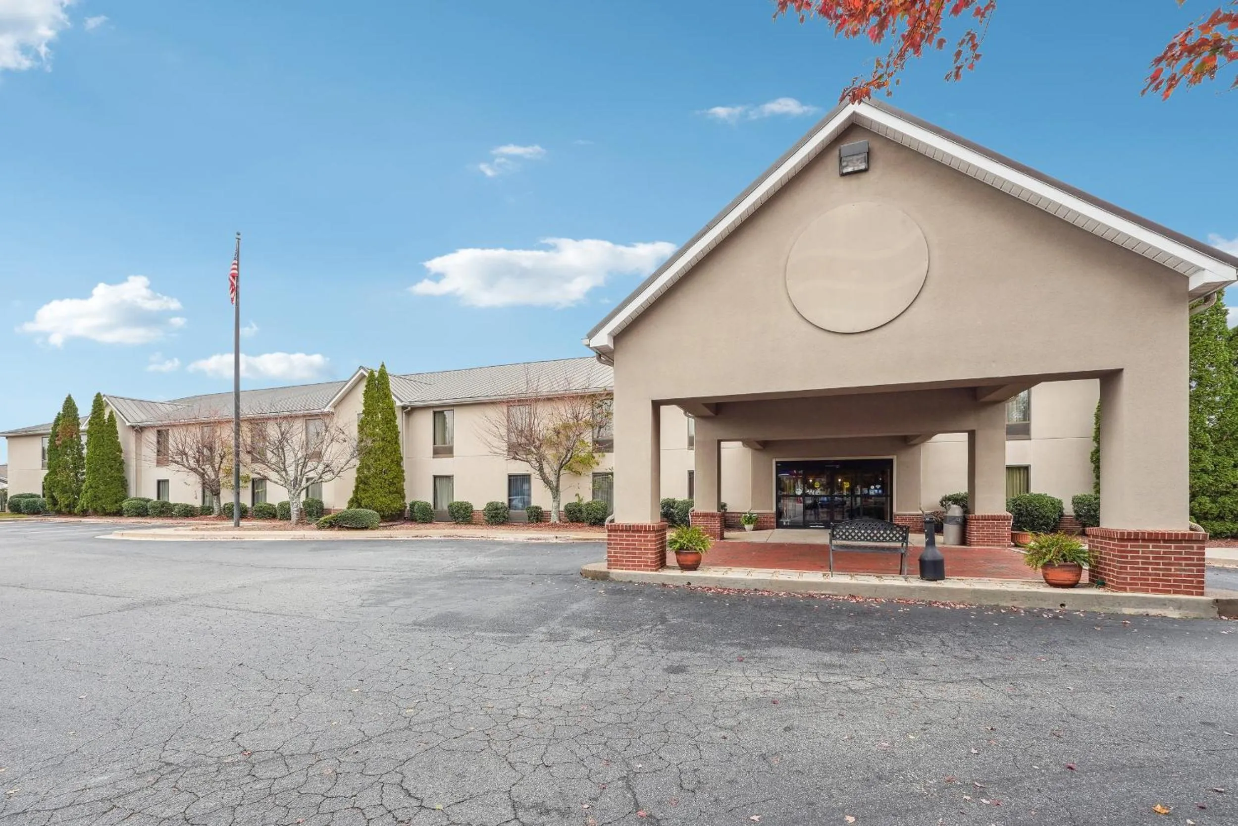 Property building in Quality Inn & Suites Dawsonville