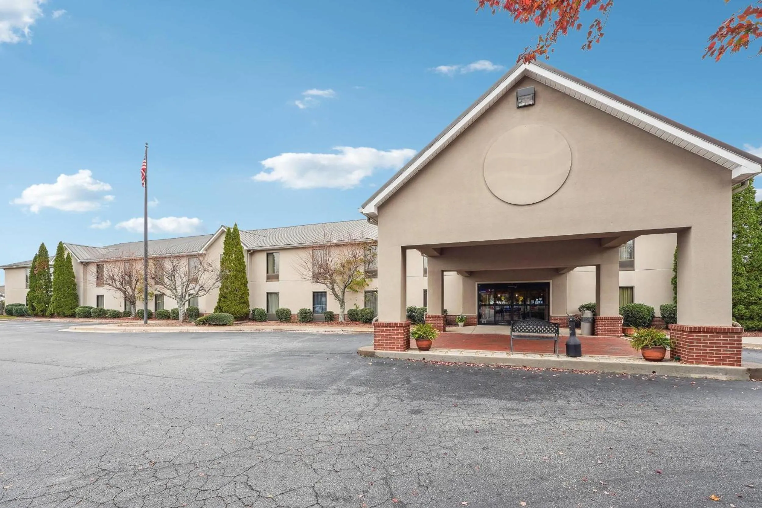 Property building in Quality Inn & Suites Dawsonville