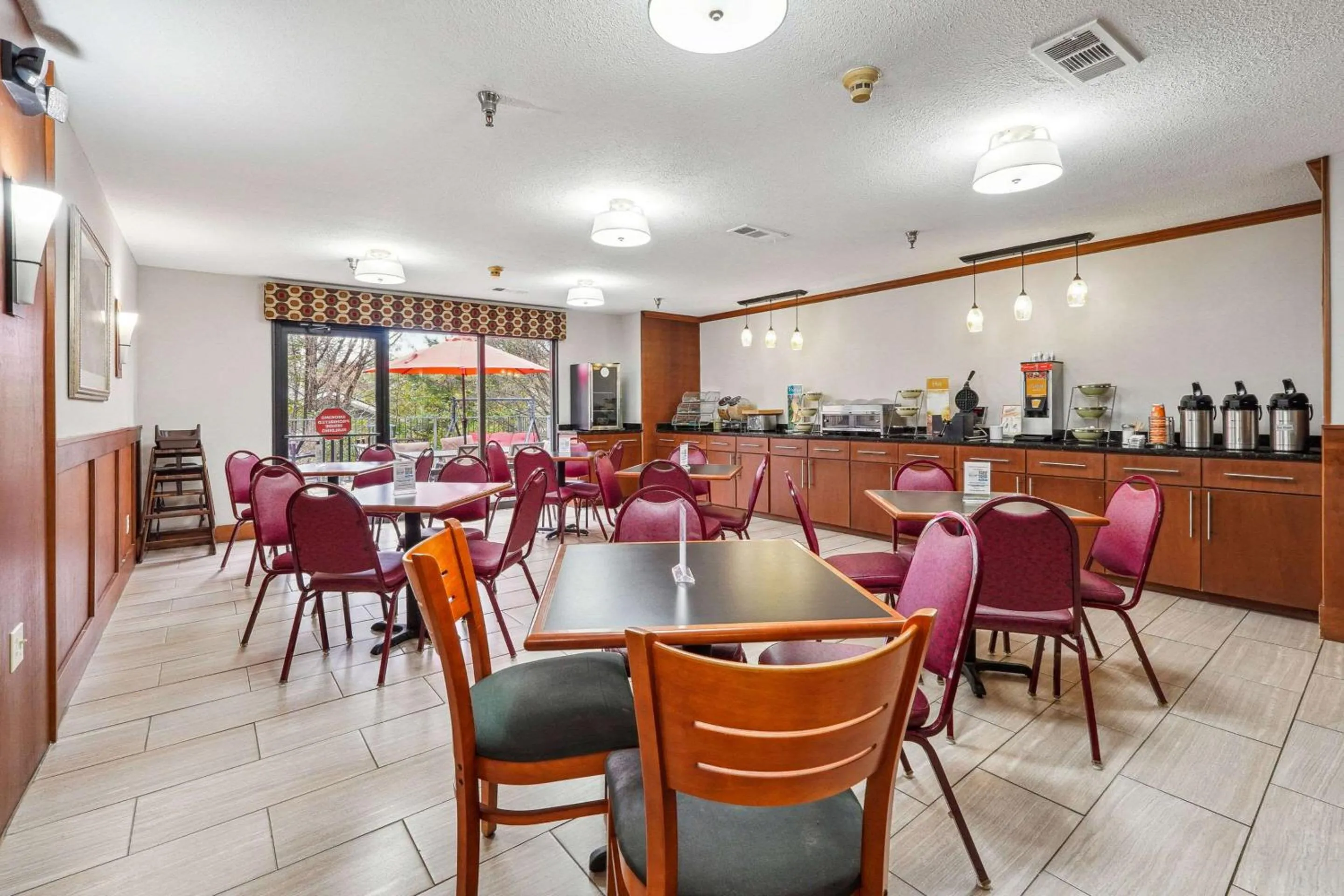 Breakfast in Quality Inn & Suites Dawsonville