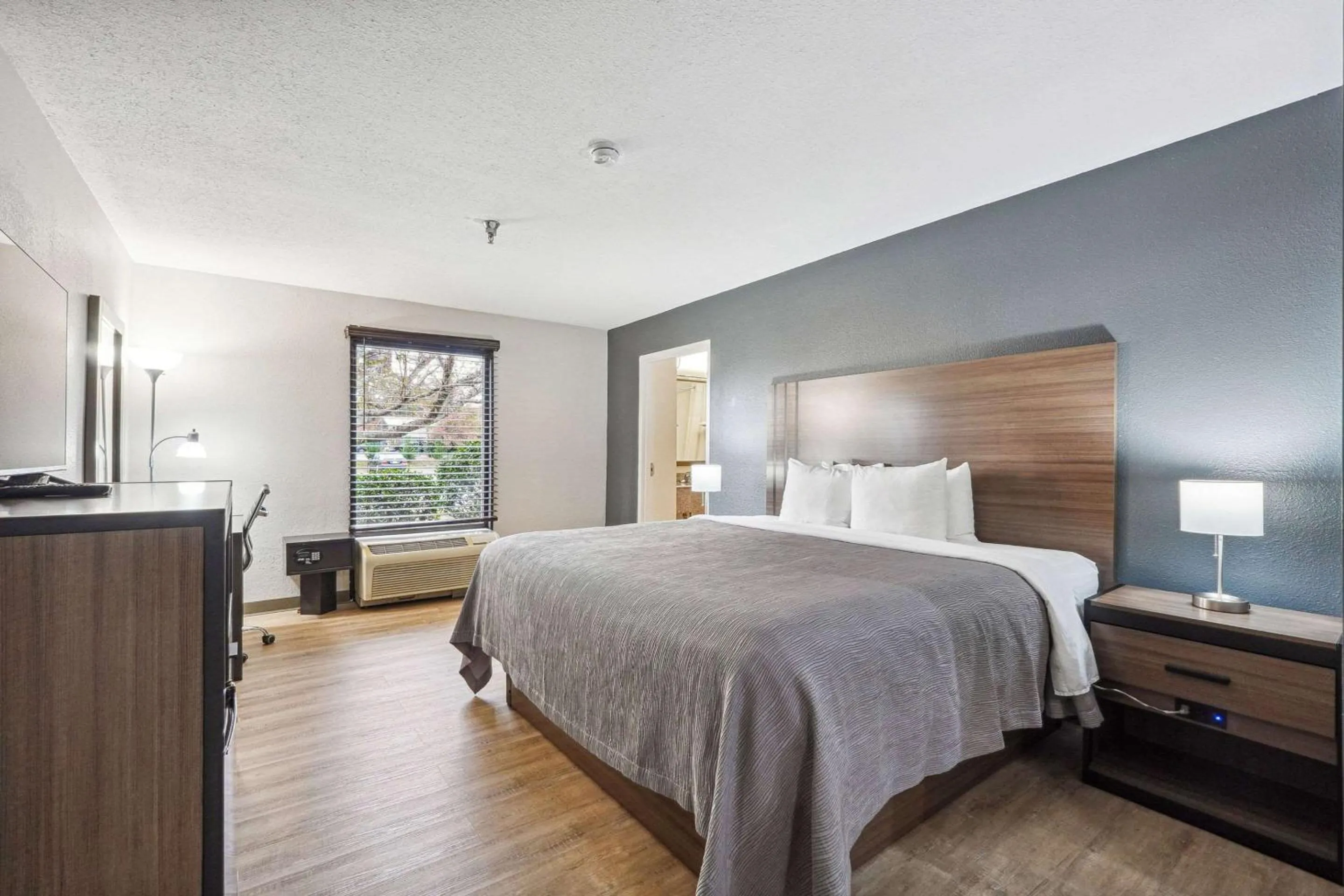 Bedroom, Bed in Quality Inn & Suites Dawsonville