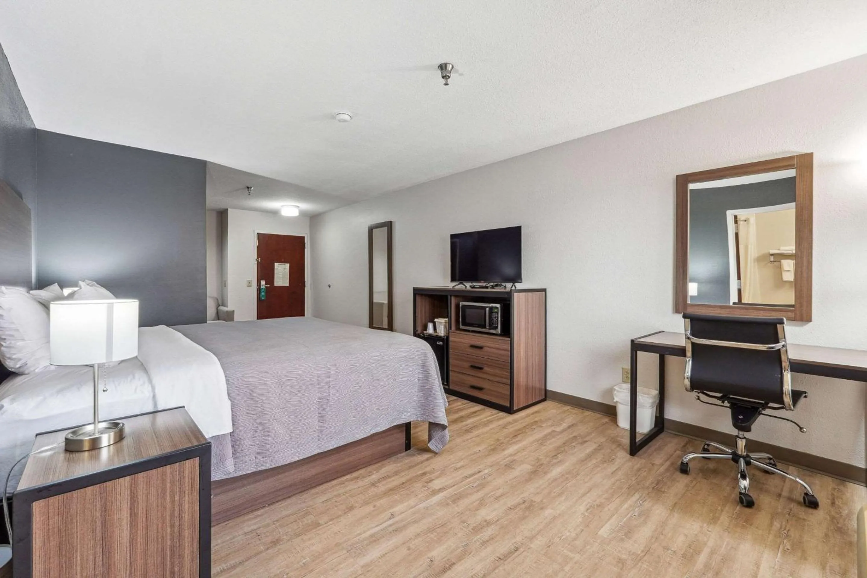 Bedroom, Bed in Quality Inn & Suites Dawsonville