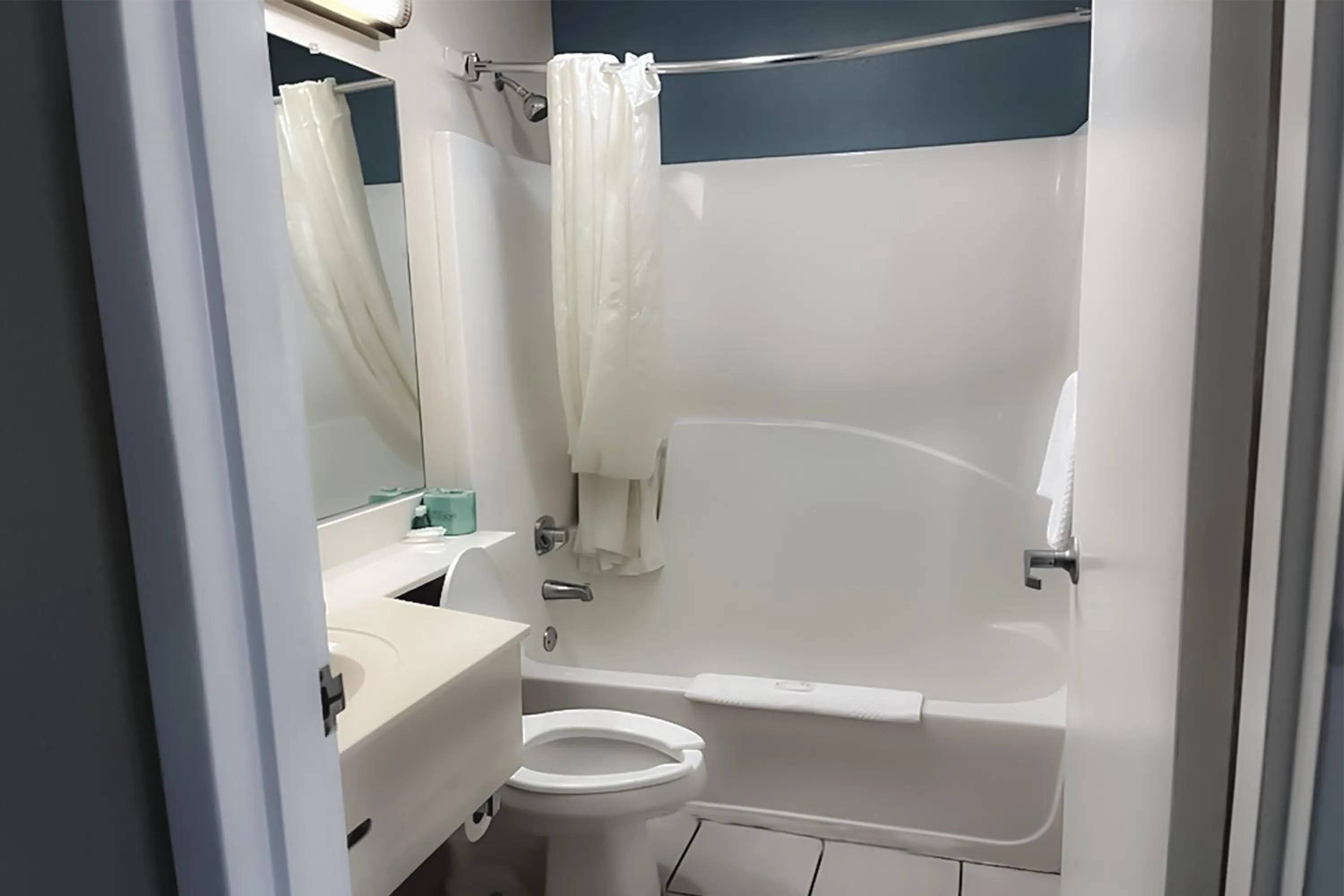 Bathroom in Suburban Studios