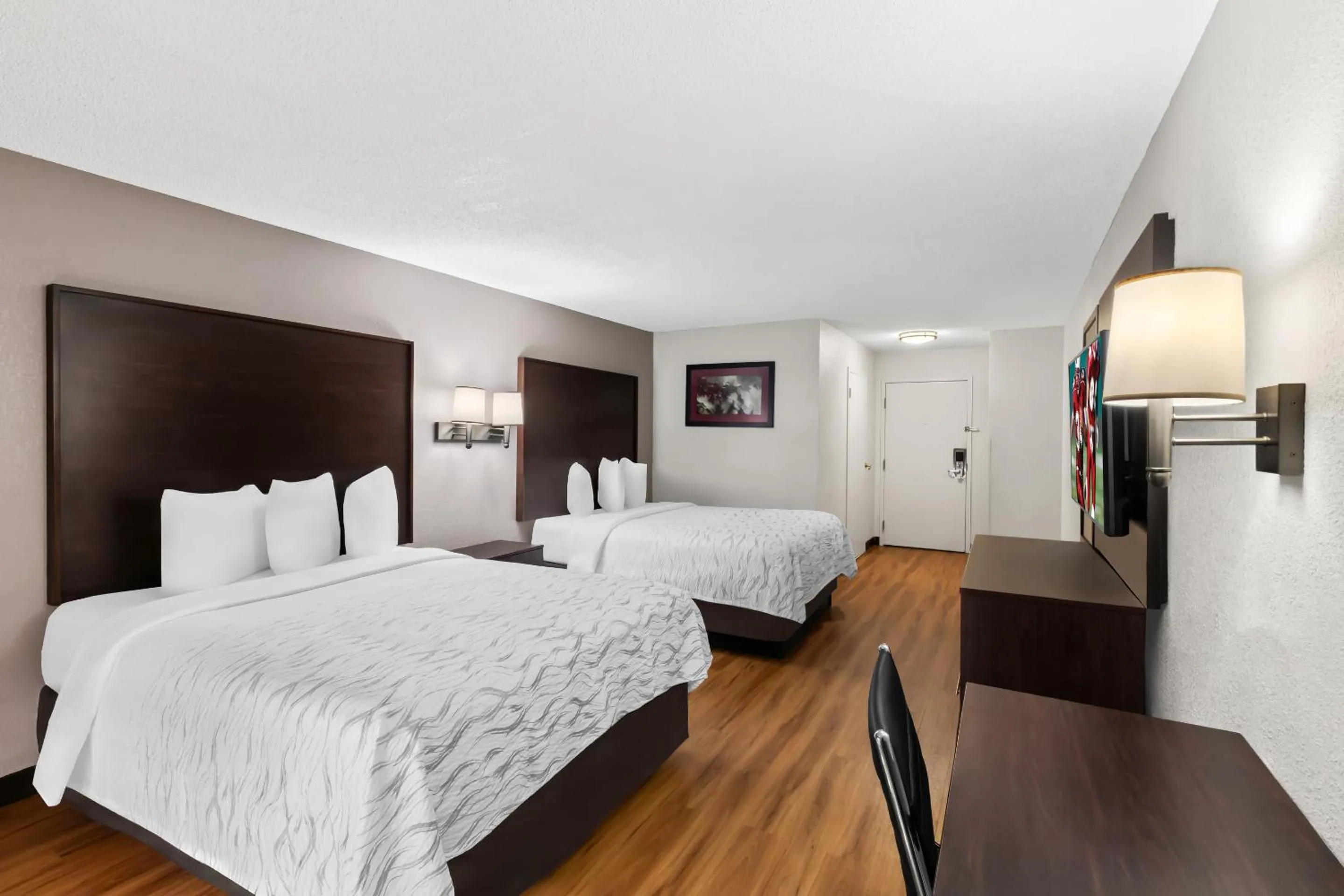 Property building, Bed in Red Roof PLUS+ & Suites Atlanta Airport South