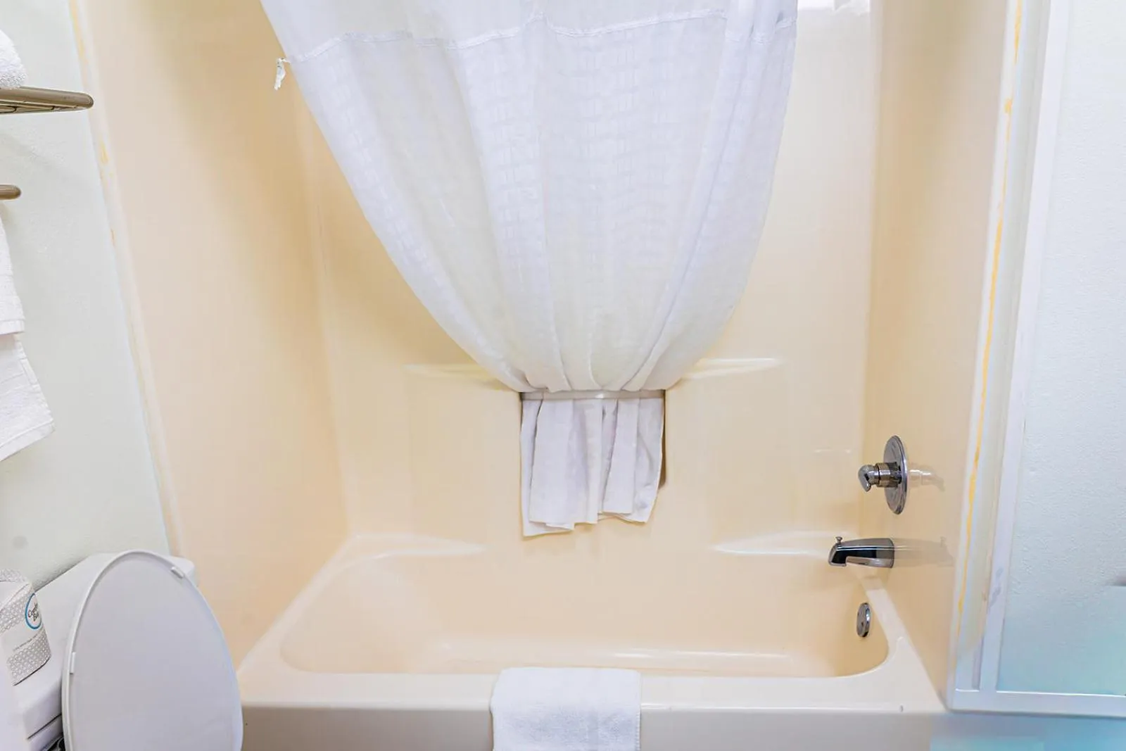 Bath in Baymont by Wyndham Port Wentworth