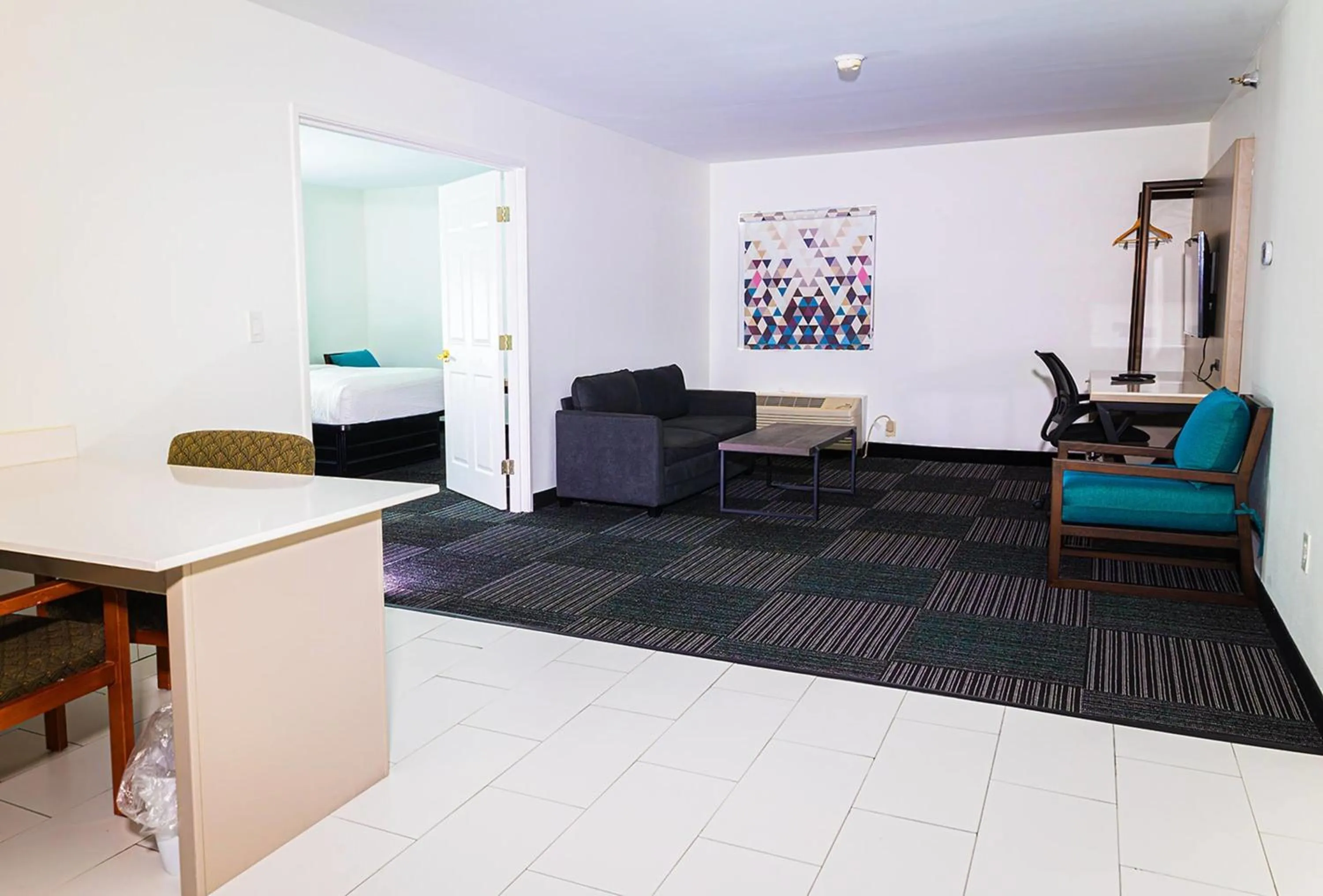 Photo of the whole room in Baymont by Wyndham Port Wentworth