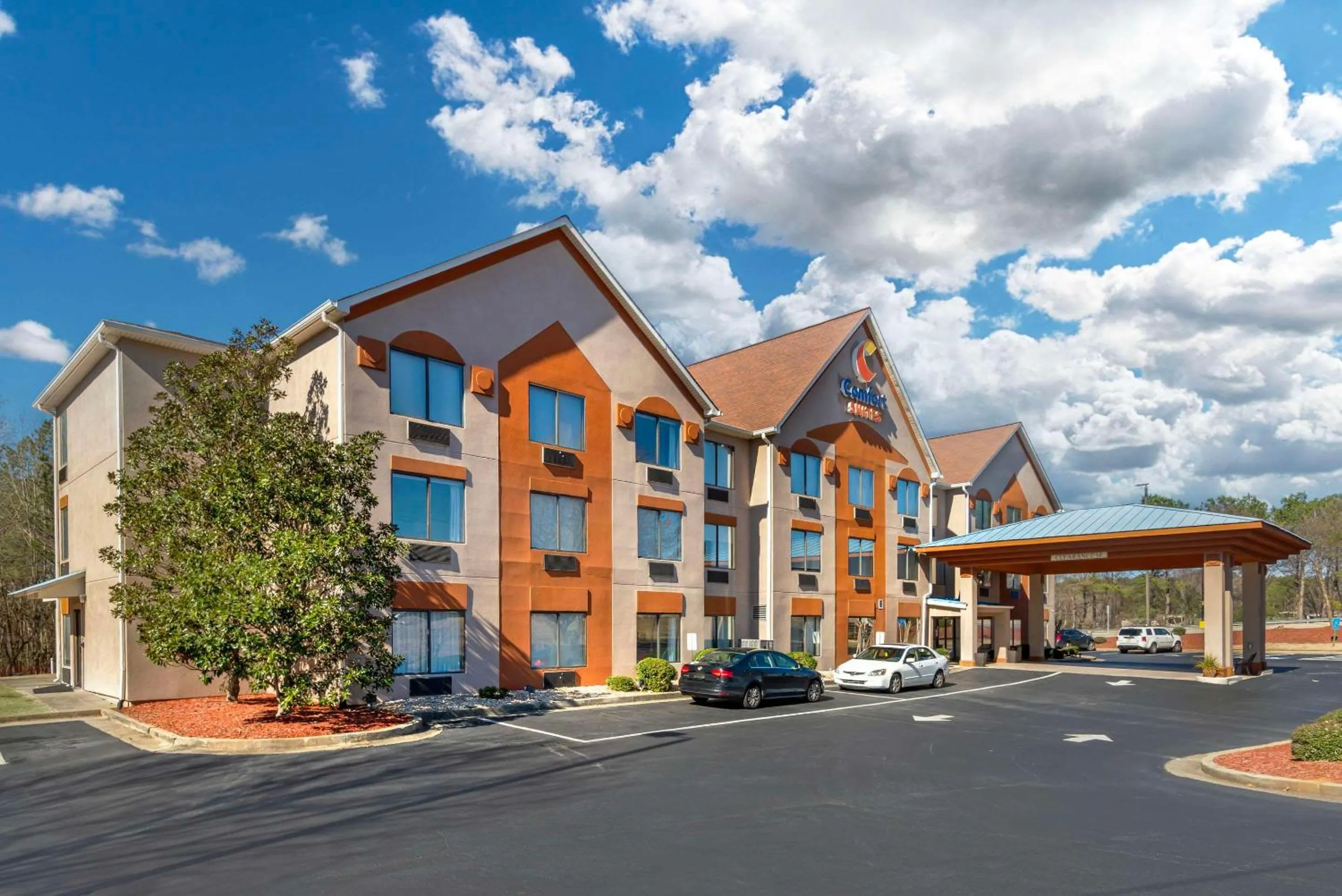 Property building in Comfort Suites Northside Hospital Gwinnett