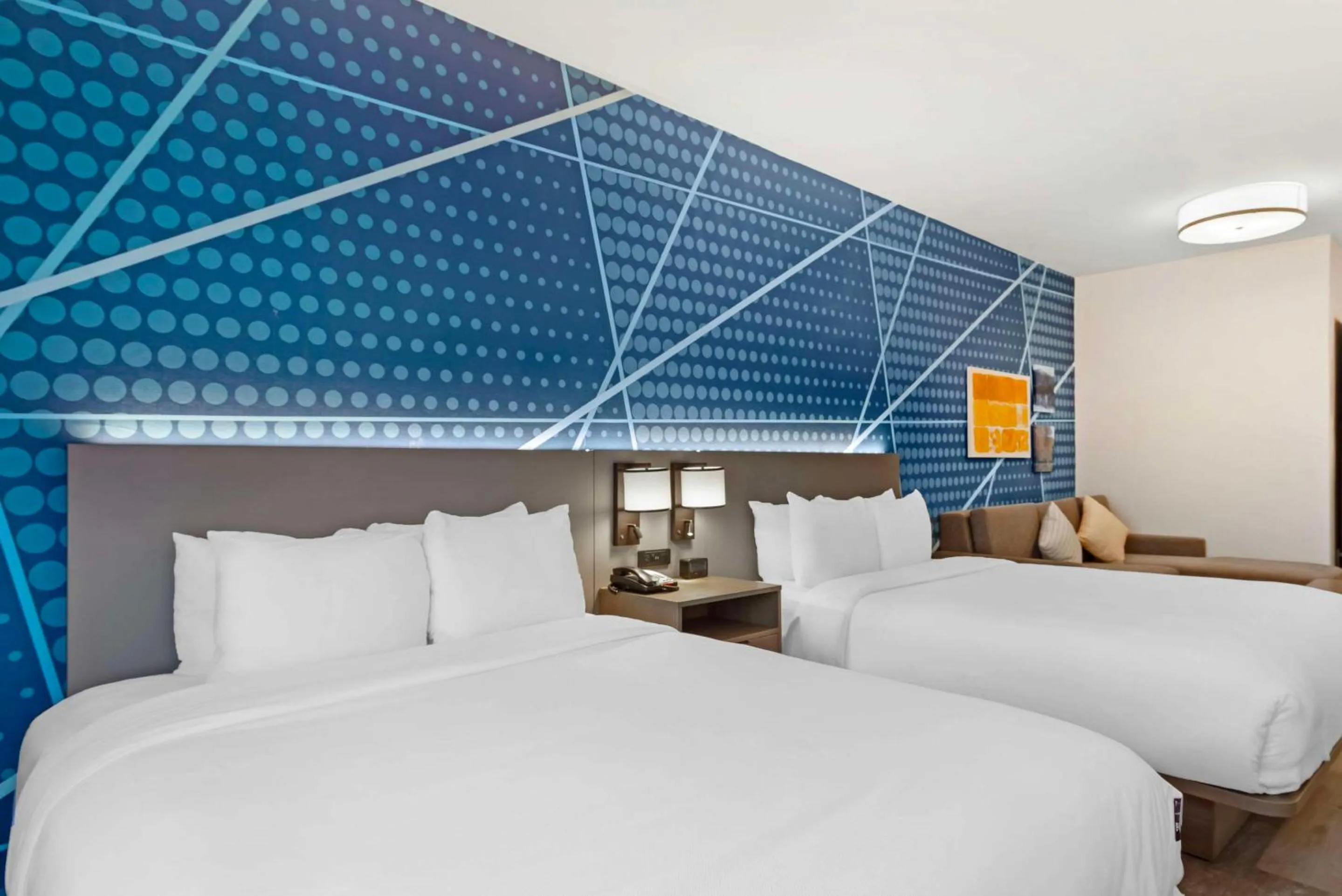 Bedroom, Bed in Comfort Suites Northside Hospital Gwinnett