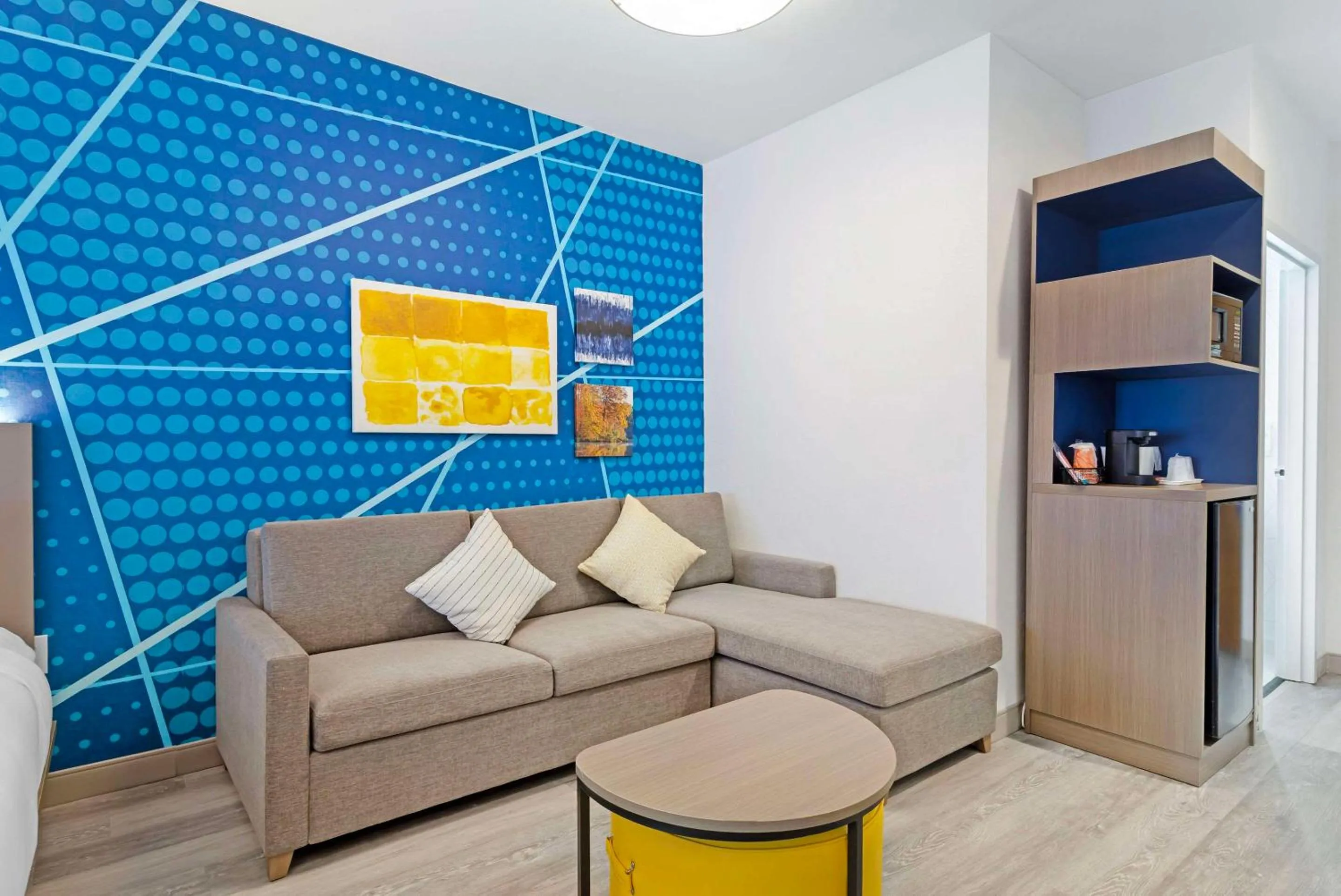 Bedroom in Comfort Suites Northside Hospital Gwinnett