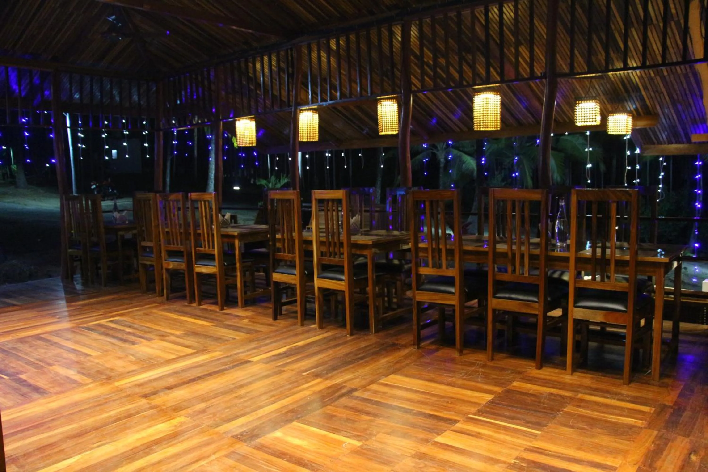 Restaurant/places to eat in Rainforest Resort