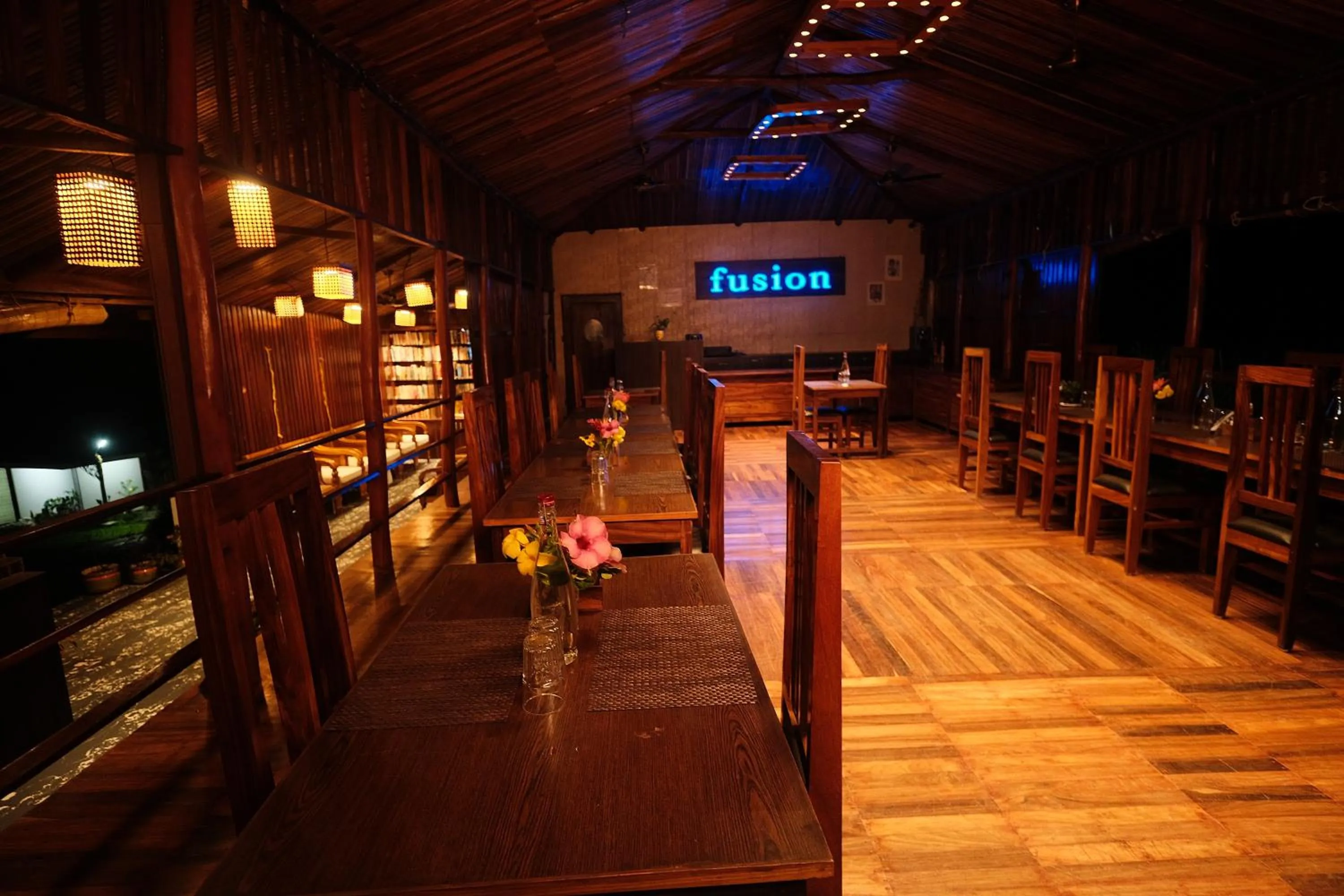 Restaurant/places to eat in Rainforest Resort