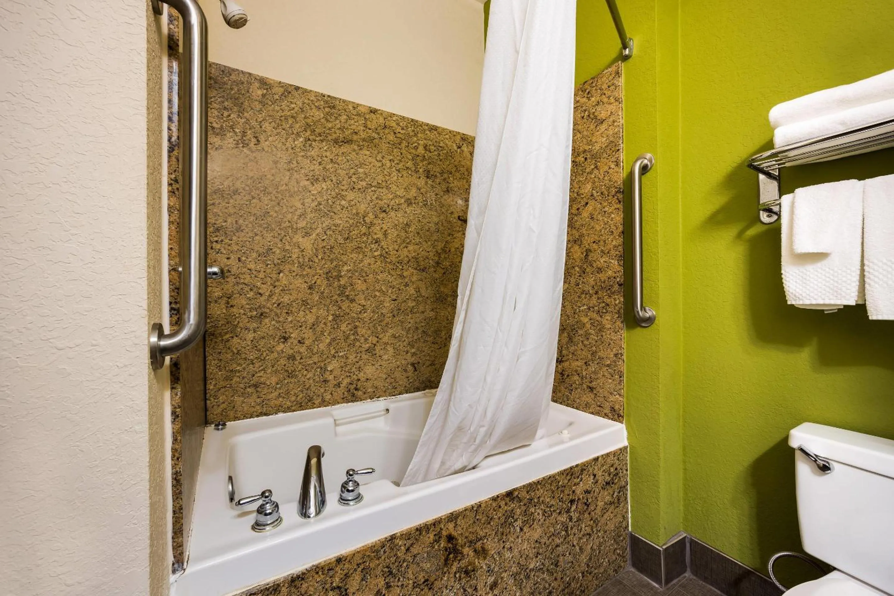 Bedroom in Sleep Inn & Suites Valdosta Mall Area