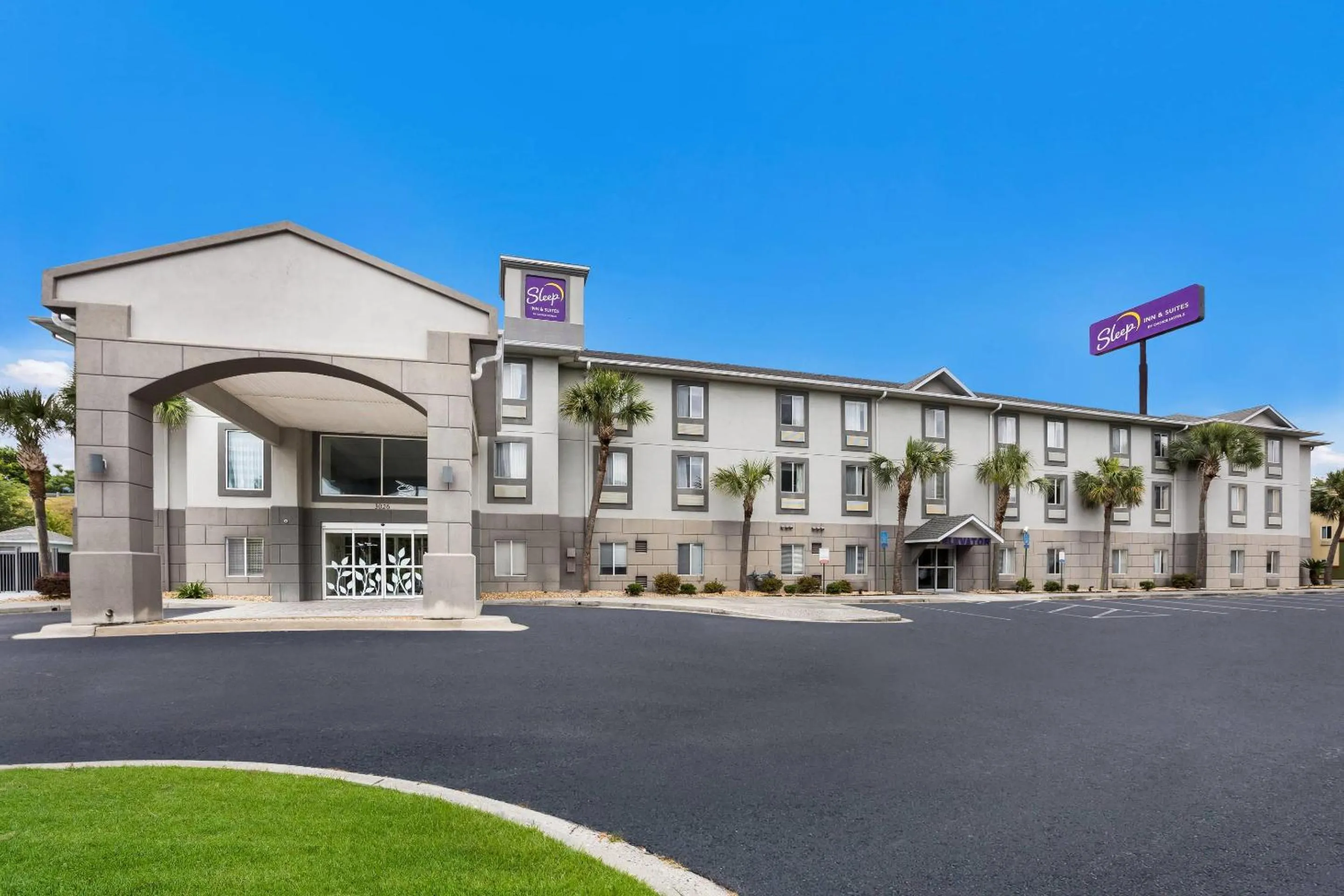 Property building in Sleep Inn & Suites Valdosta Mall Area