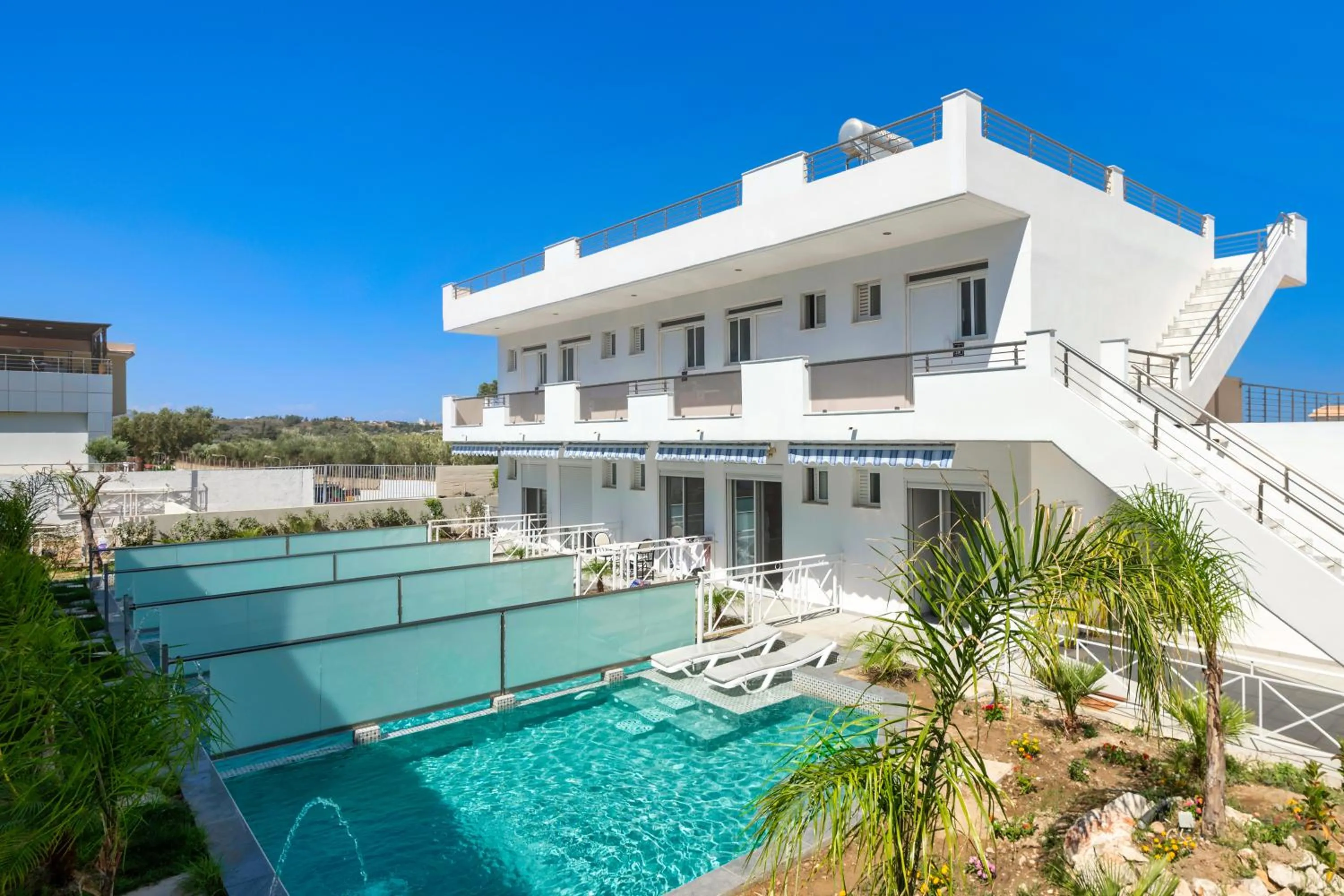 Swimming pool in Paradise Garden