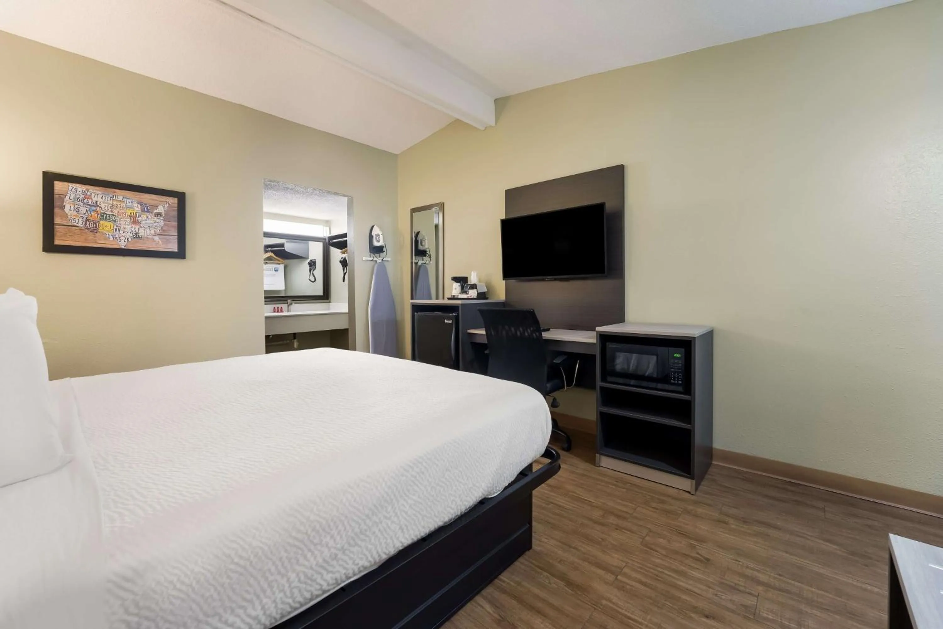 Bedroom, Bed in SureStay Hotel by Best Western Columbus Downtown