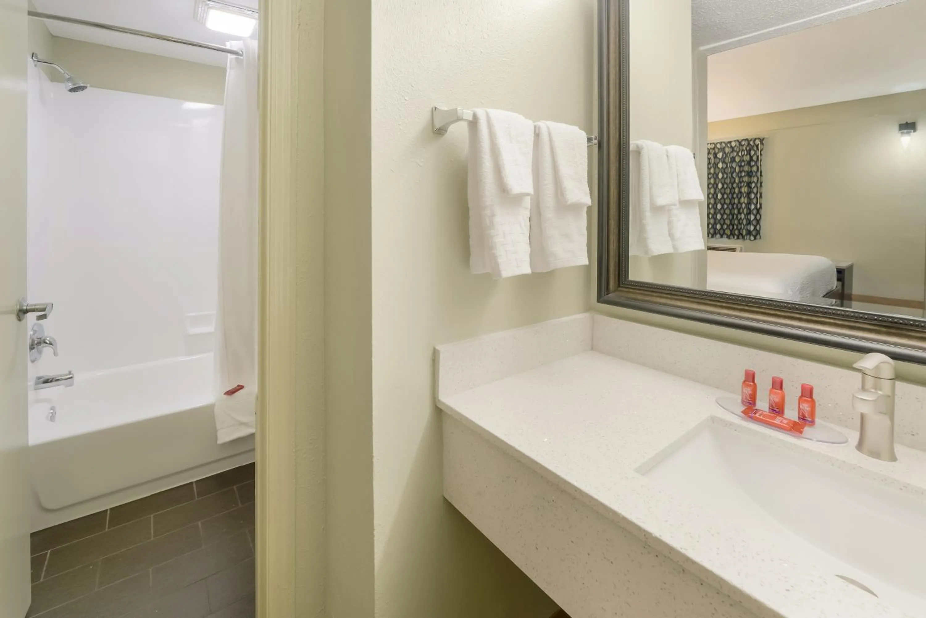 Shower in SureStay Hotel by Best Western Columbus Downtown