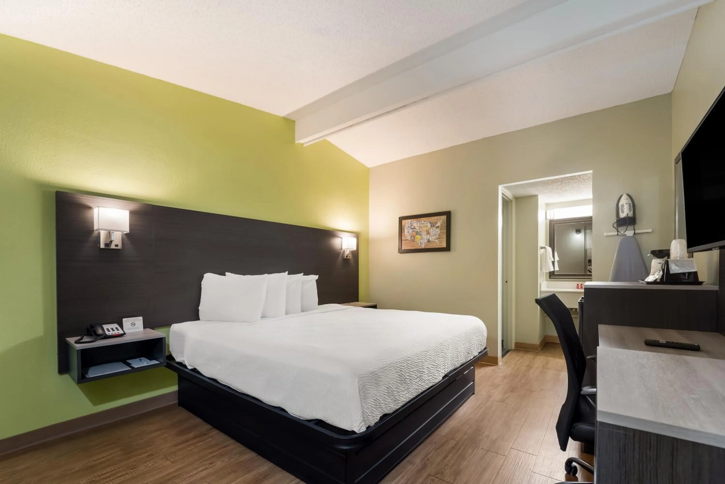 Bed in SureStay Hotel by Best Western Columbus Downtown