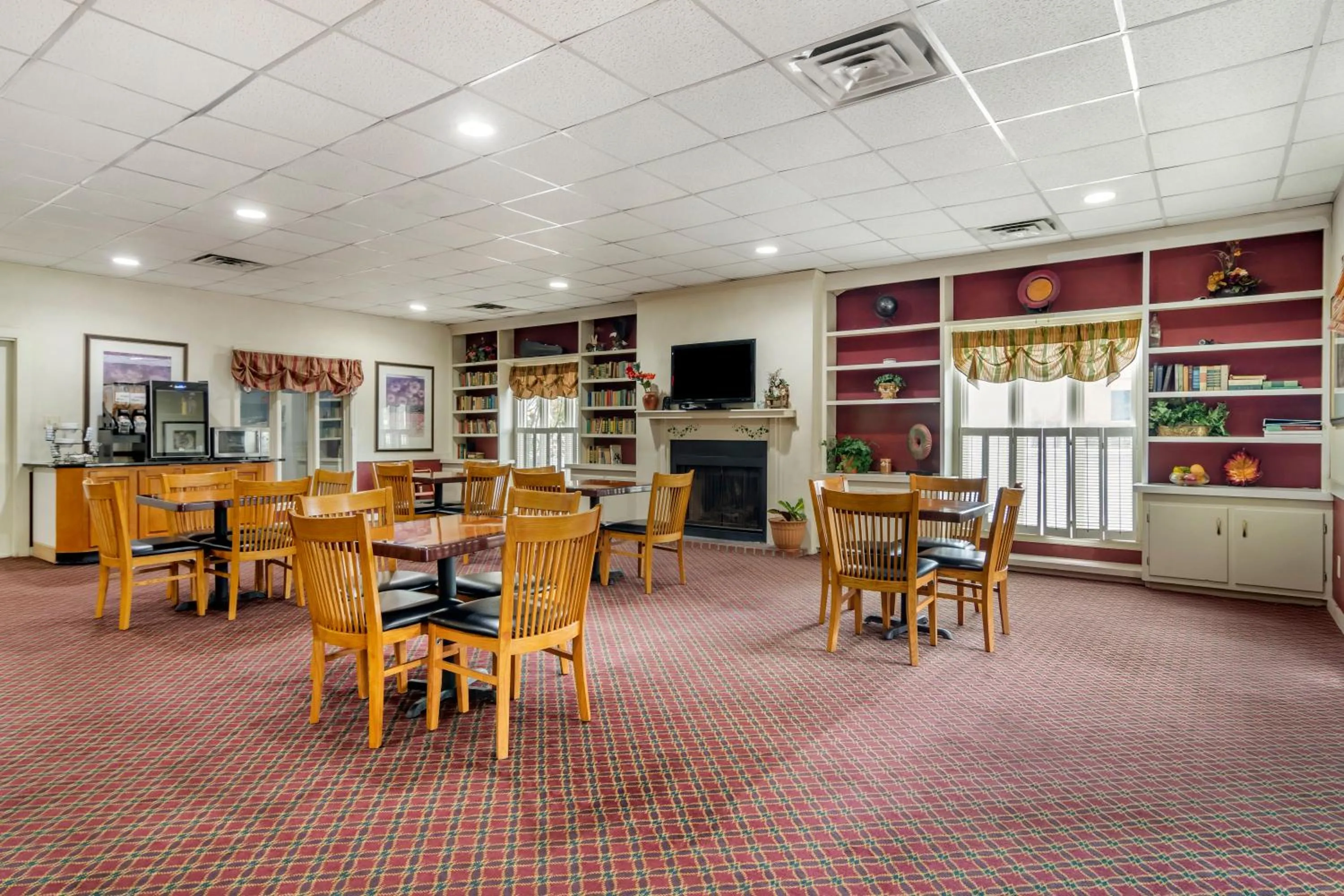 Restaurant/places to eat in Econo Lodge - Perry National Fair Ground Area