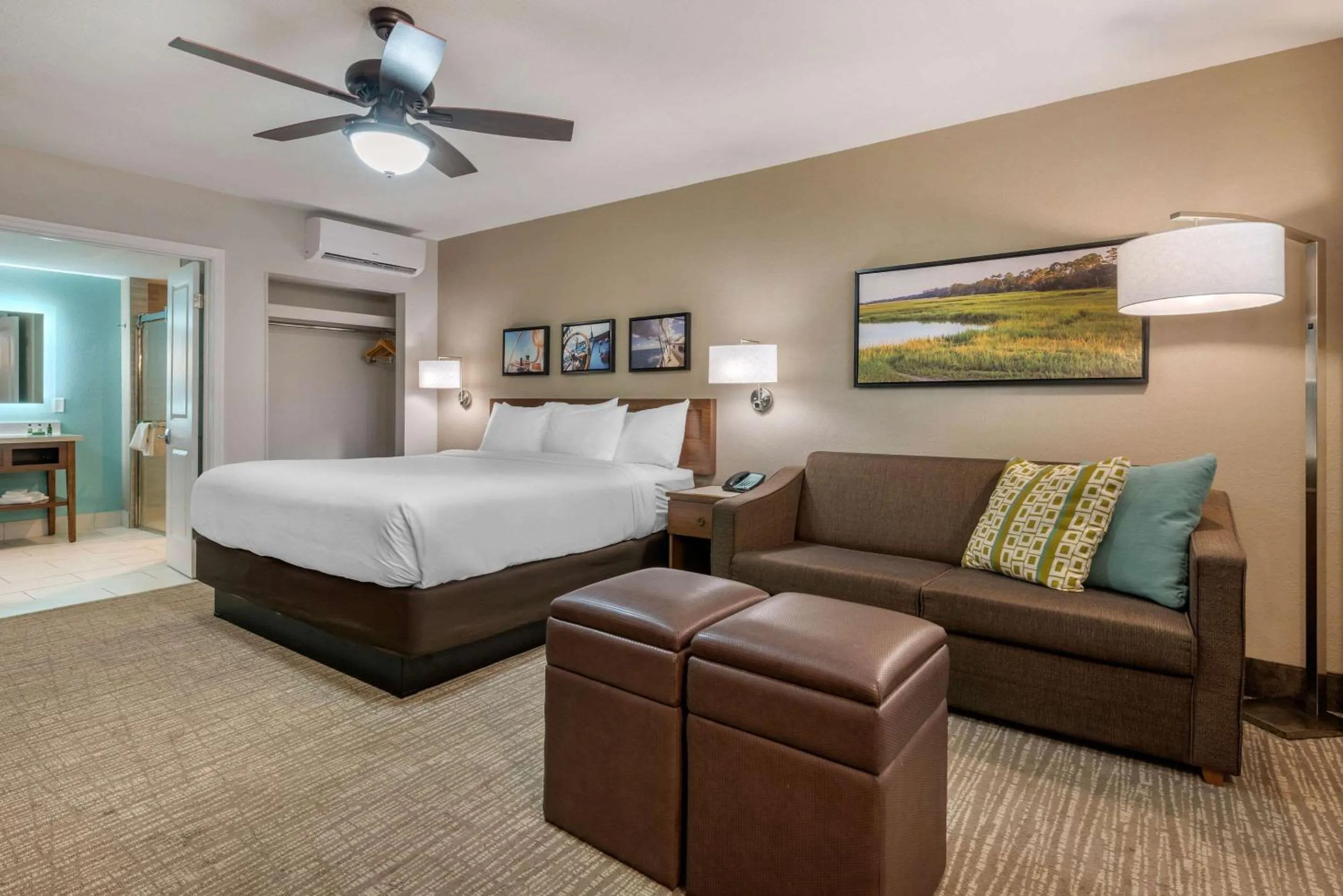 Bedroom, Bed in Seafarer Inn & Suites, Ascend Hotel Collection