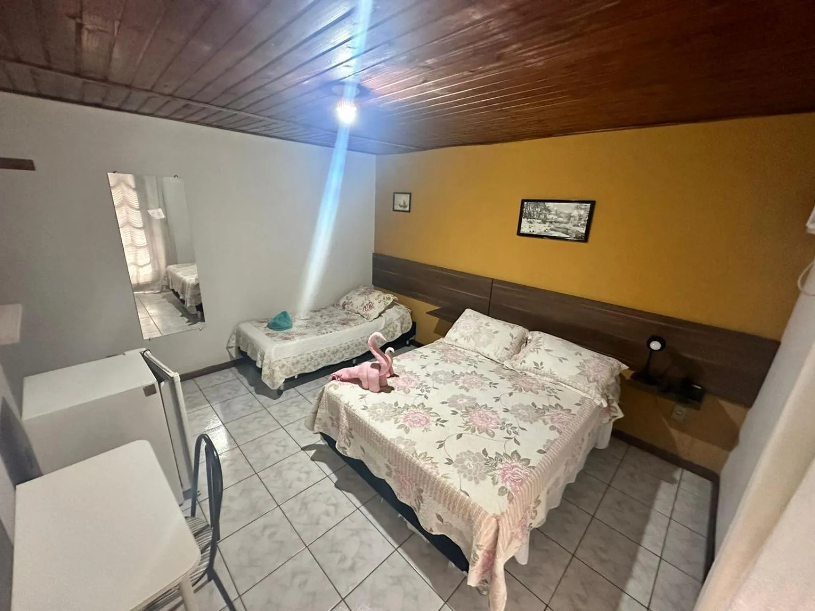 Living room, Bed in Hotel Halloween Inn Penedo
