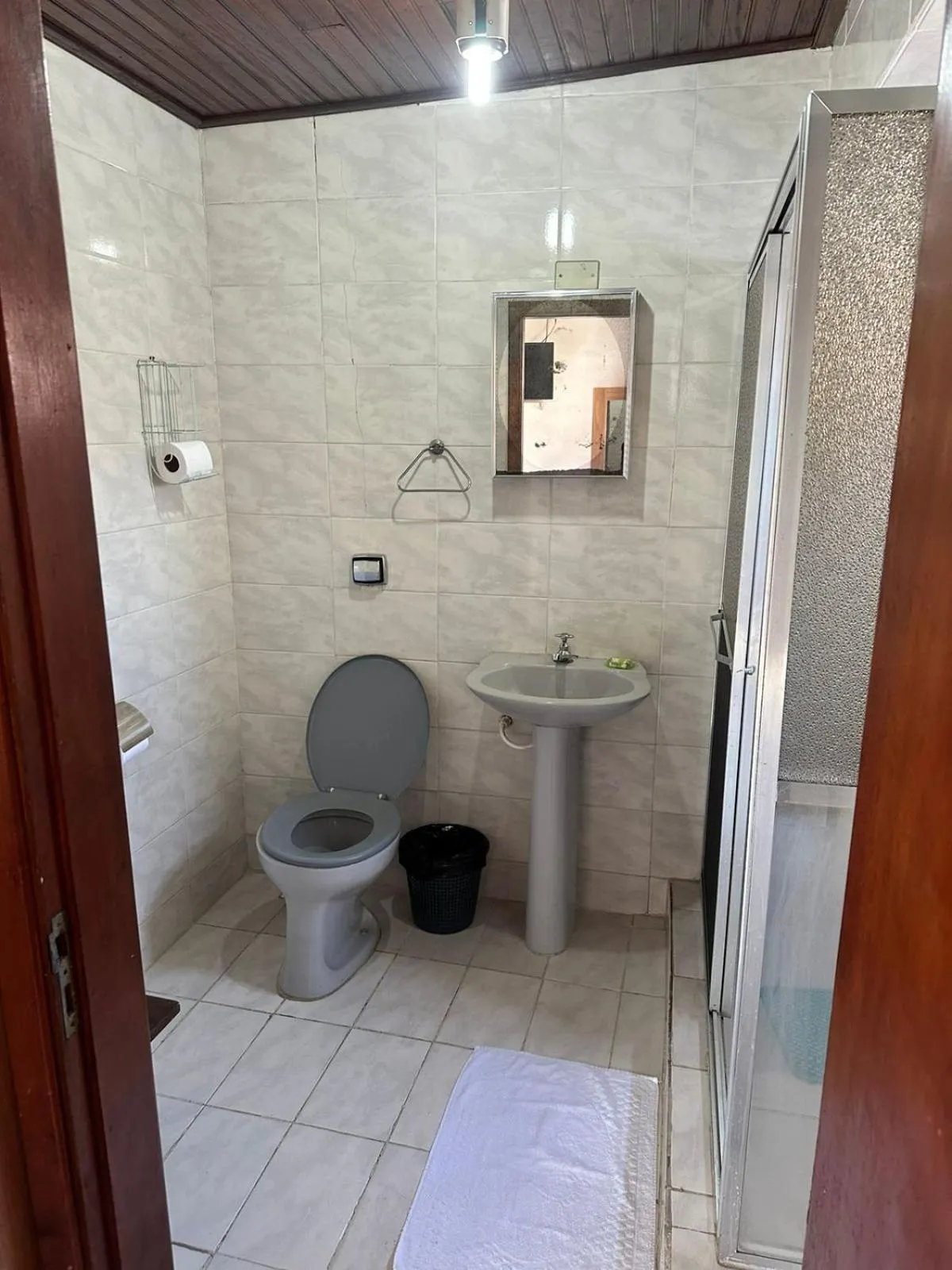 Bathroom in Hotel Halloween Inn Penedo