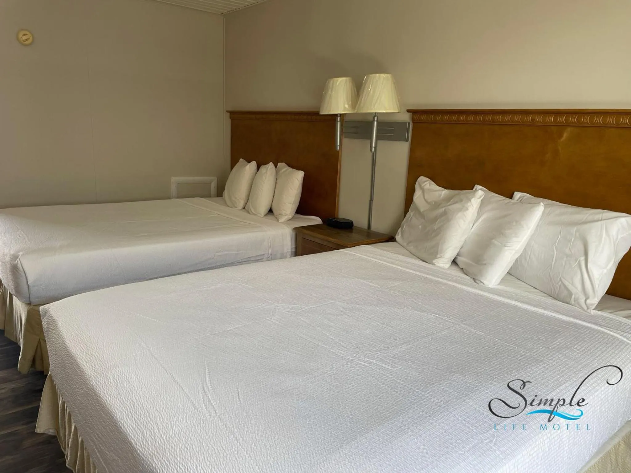 Bedroom, Bed in Simple Life Motel