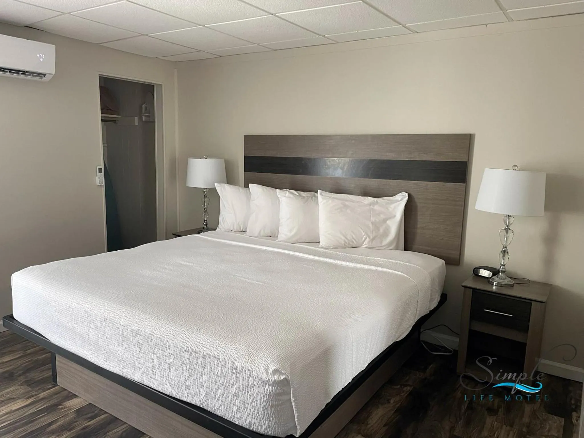 Bedroom, Bed in Simple Life Motel