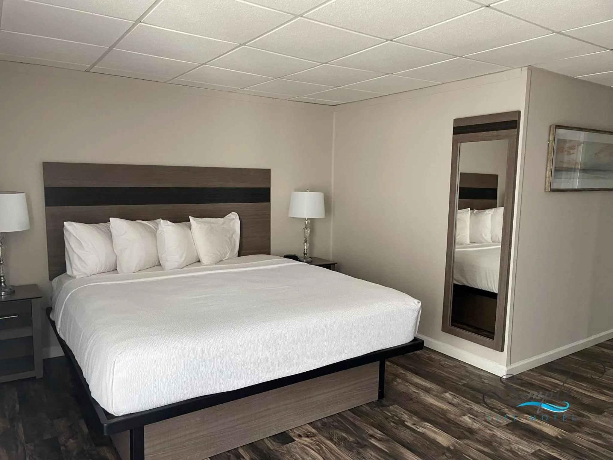 Bedroom, Bed in Simple Life Motel