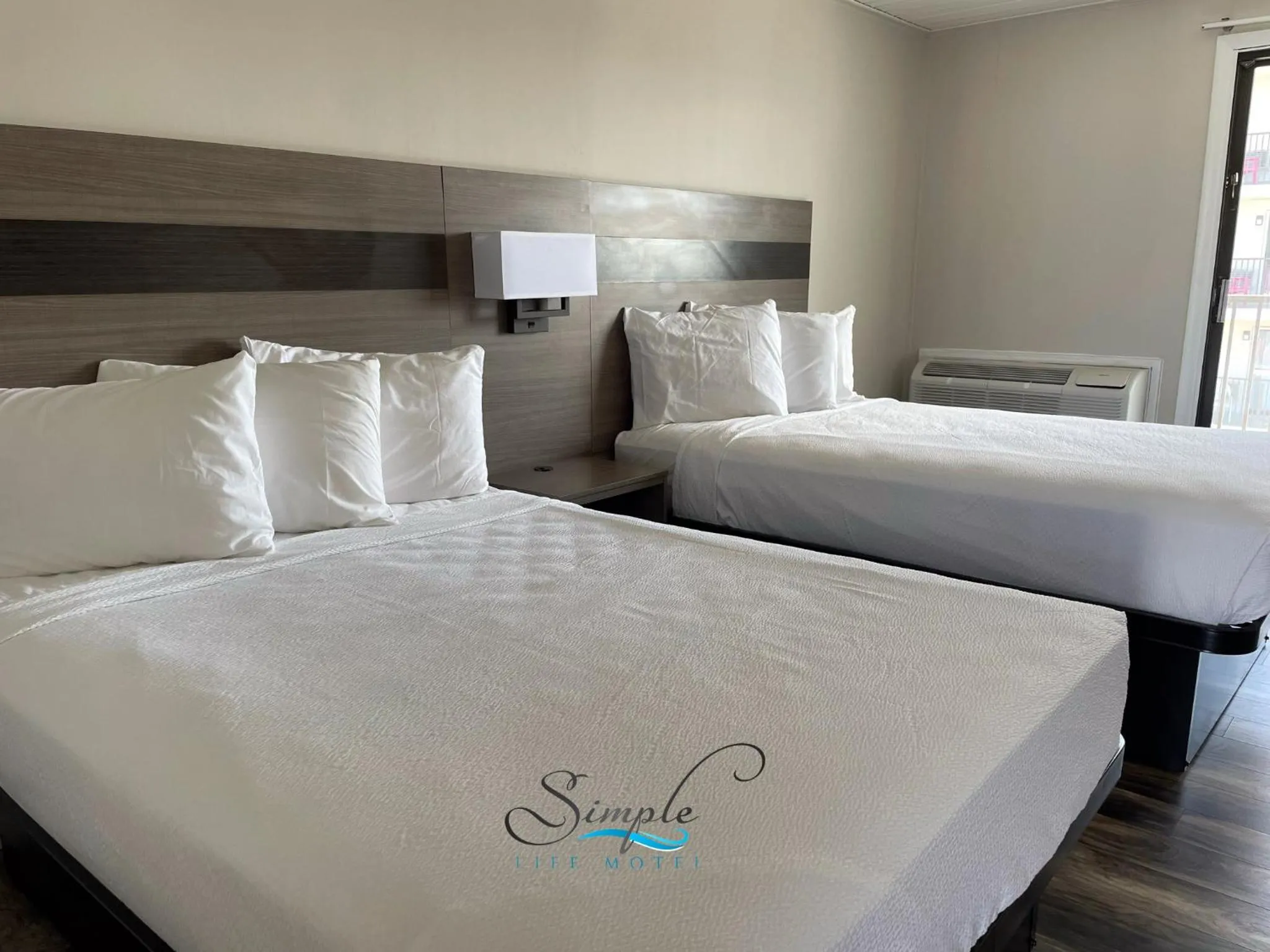 Bedroom, Bed in Simple Life Motel