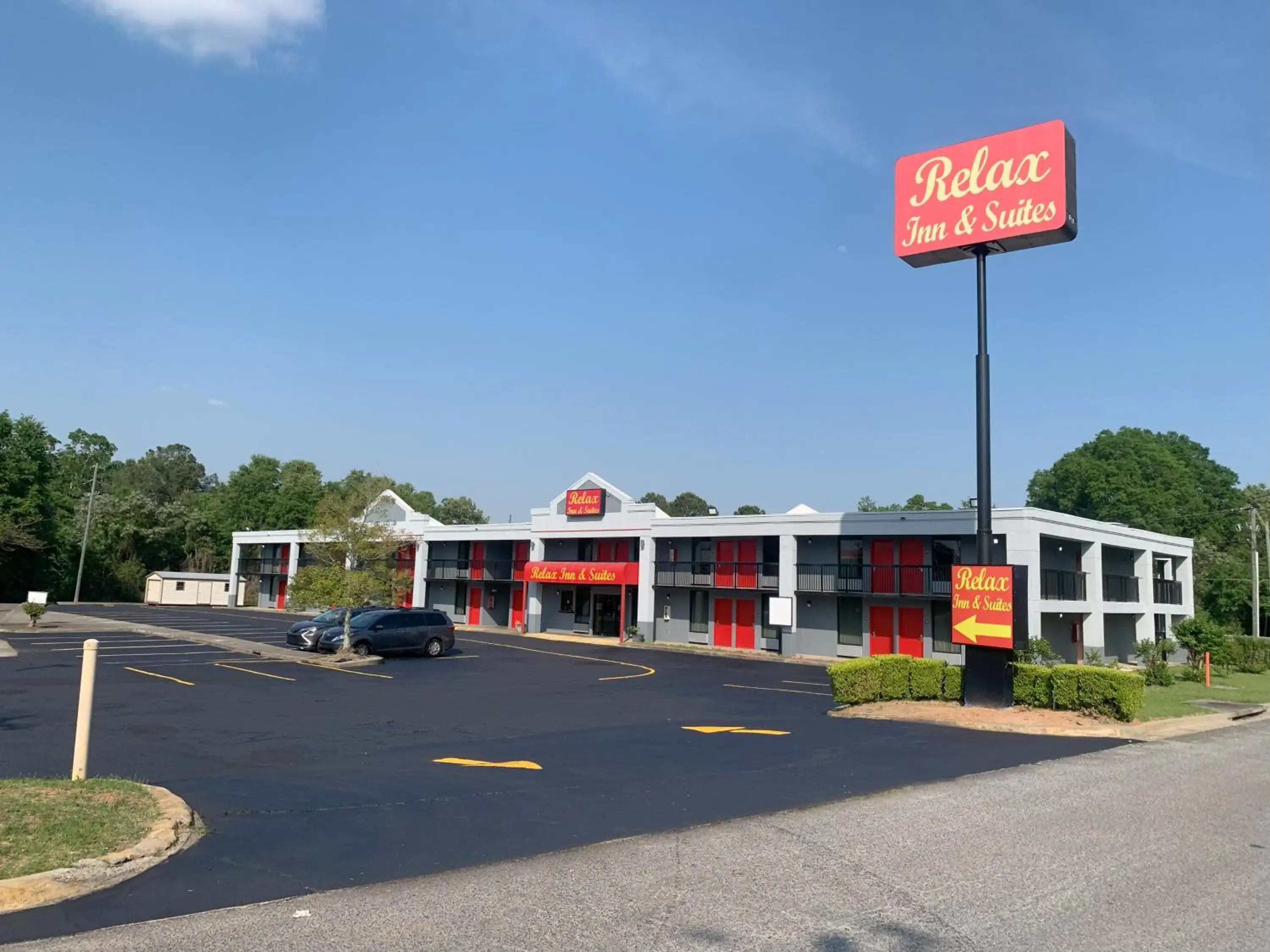 King Room - Smoking in Relax Inn & Suites King Room - Smoking in Relax Inn & Suites