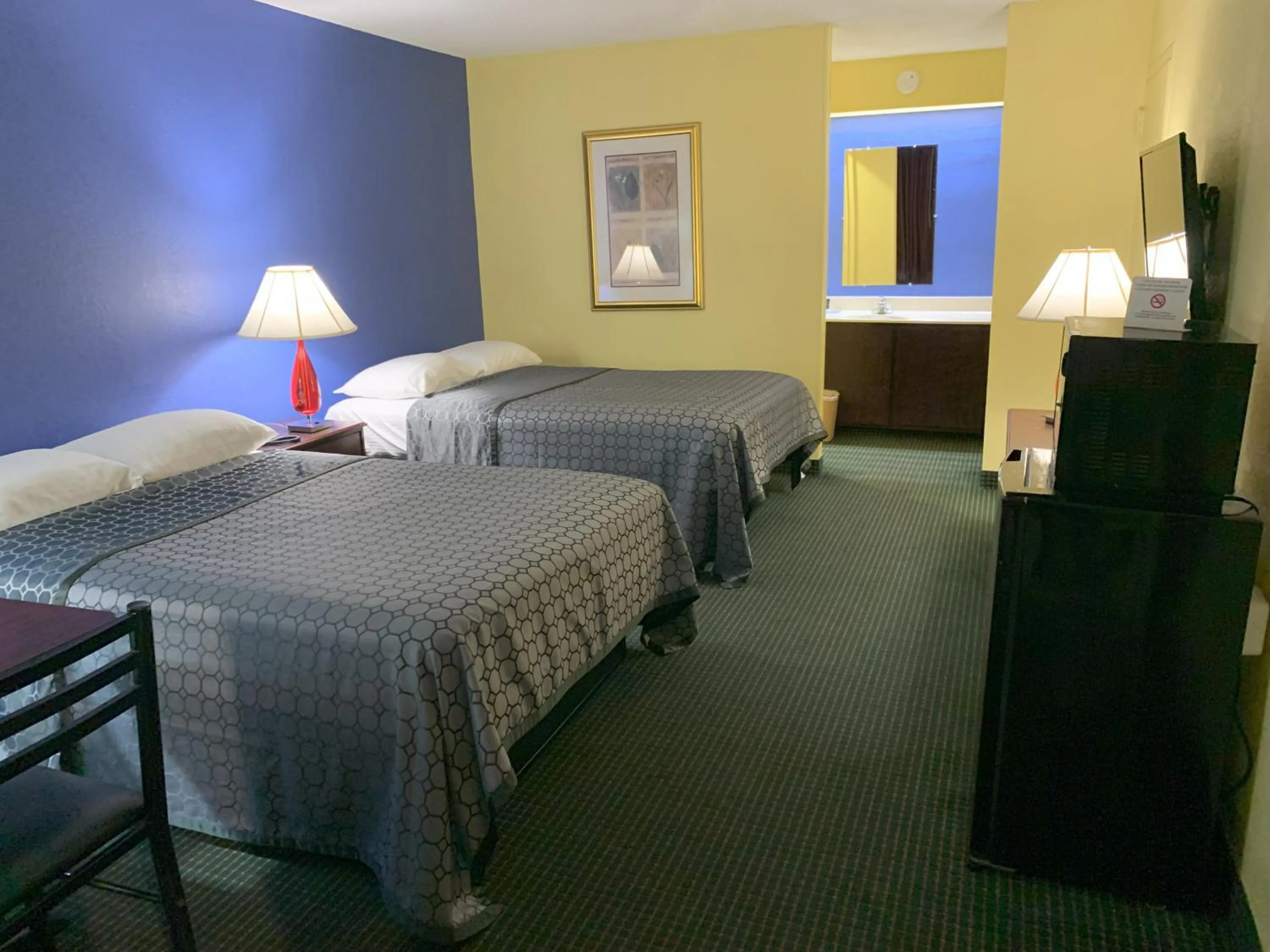 Bed in Relax Inn & Suites