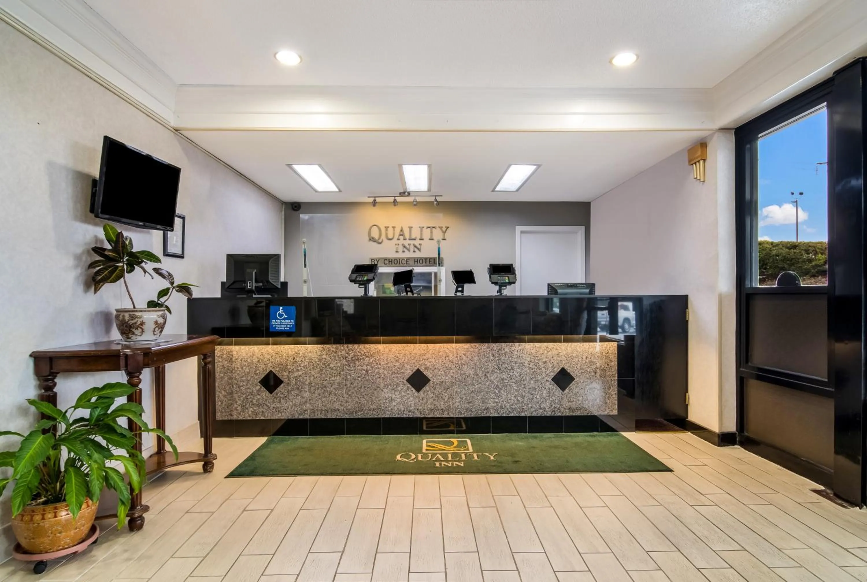 Lobby or reception in Quality Inn Marietta near Dobbins ARB