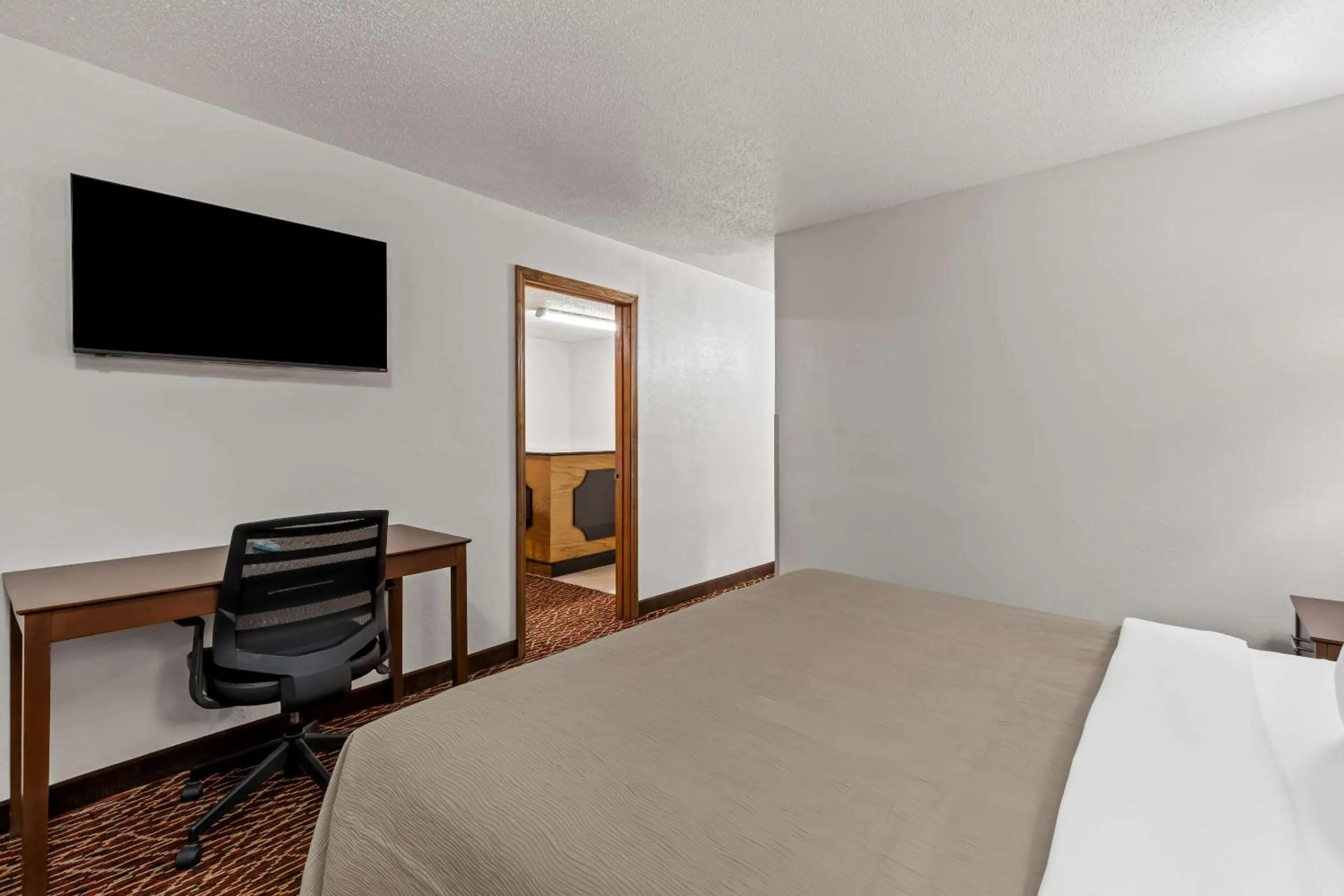 Bedroom, Bed in Quality Inn Marietta near Dobbins ARB