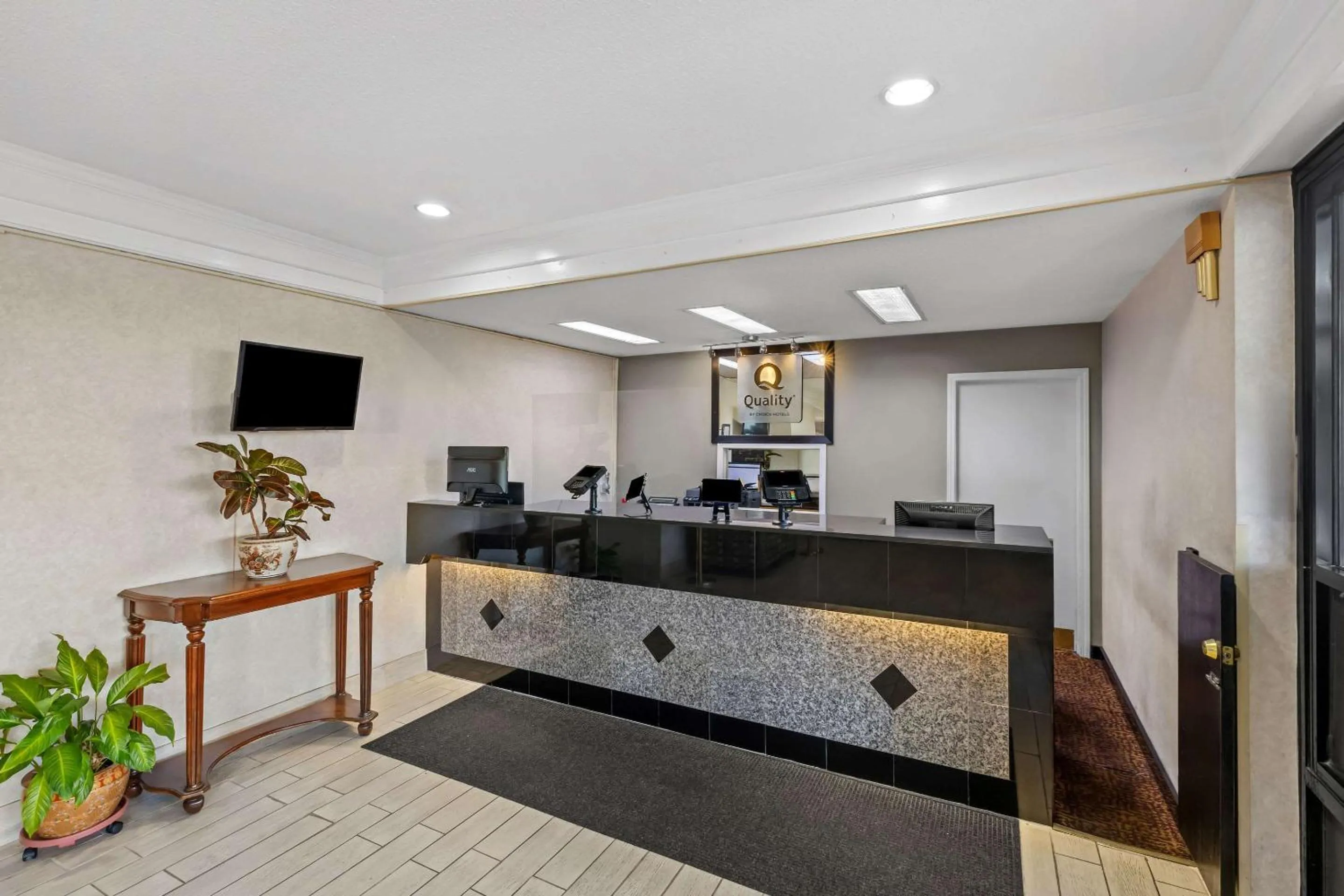 Lobby or reception in Quality Inn Marietta near Dobbins ARB