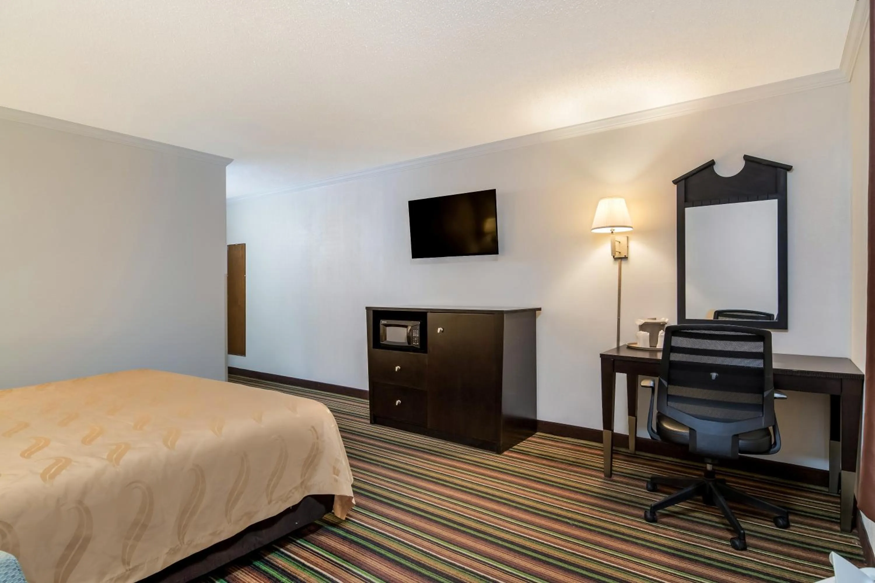 Bedroom, Bed in Quality Inn Marietta near Dobbins ARB