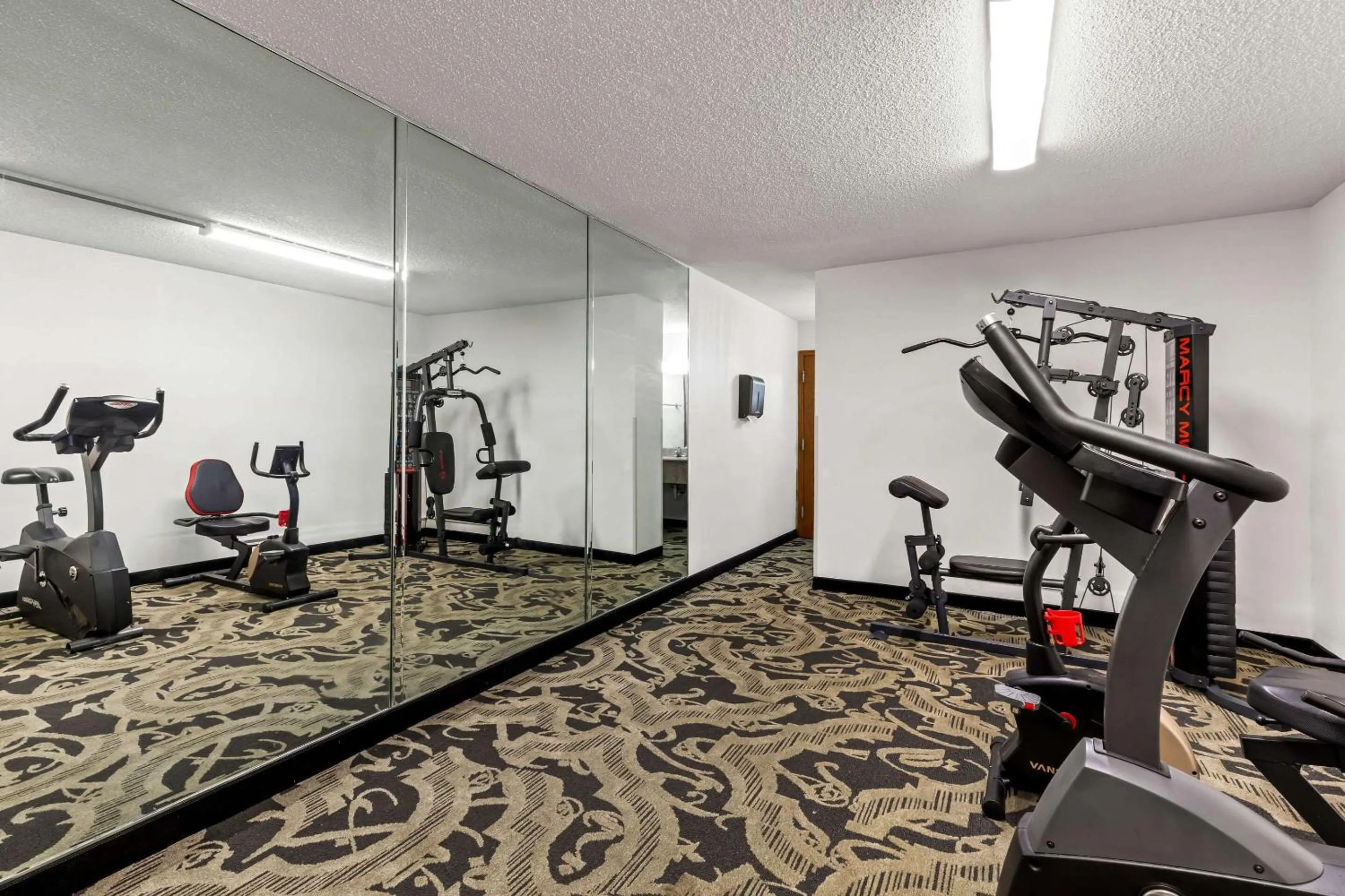 Fitness centre/facilities in Quality Inn Marietta near Dobbins ARB