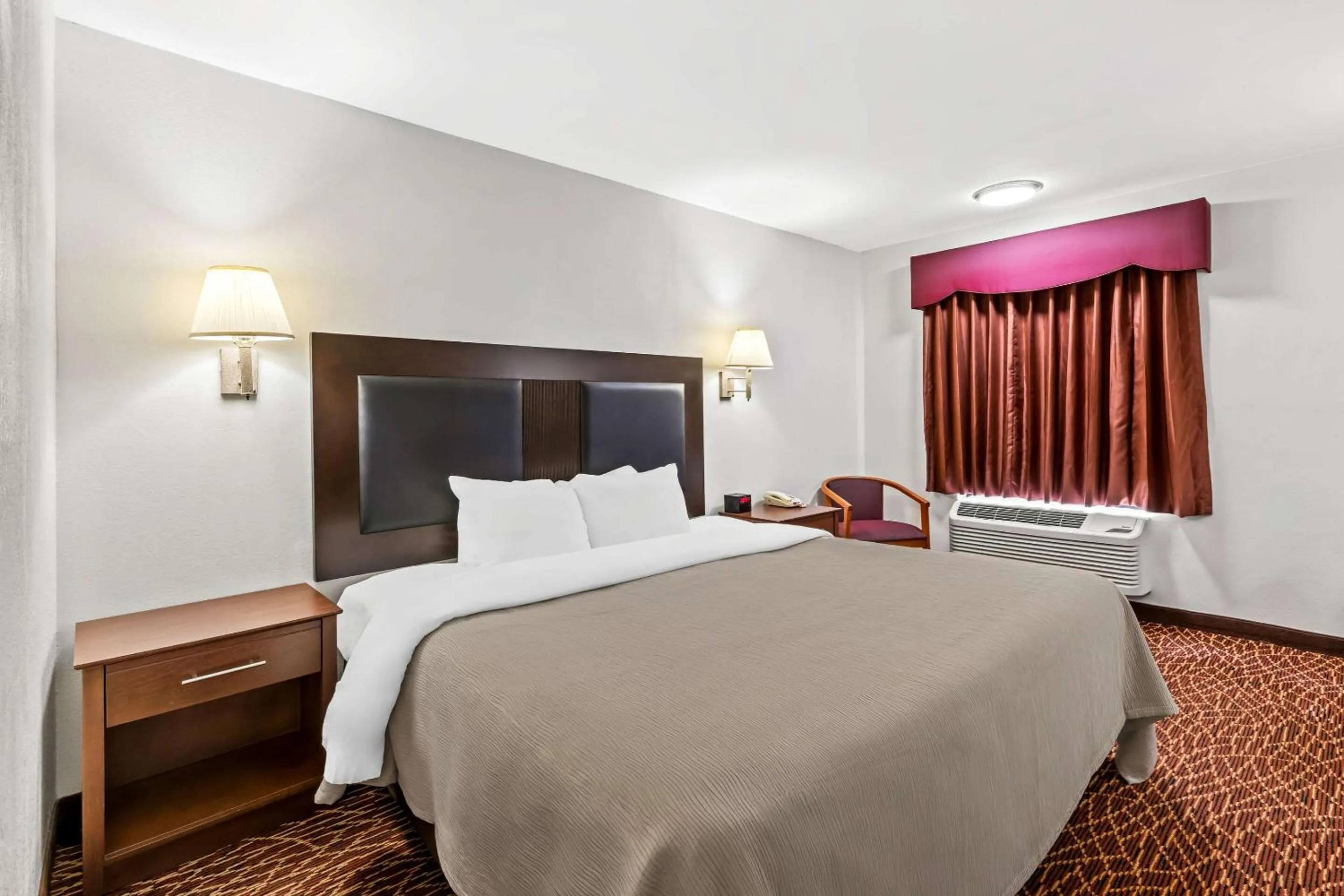 Bedroom, Bed in Quality Inn Marietta near Dobbins ARB