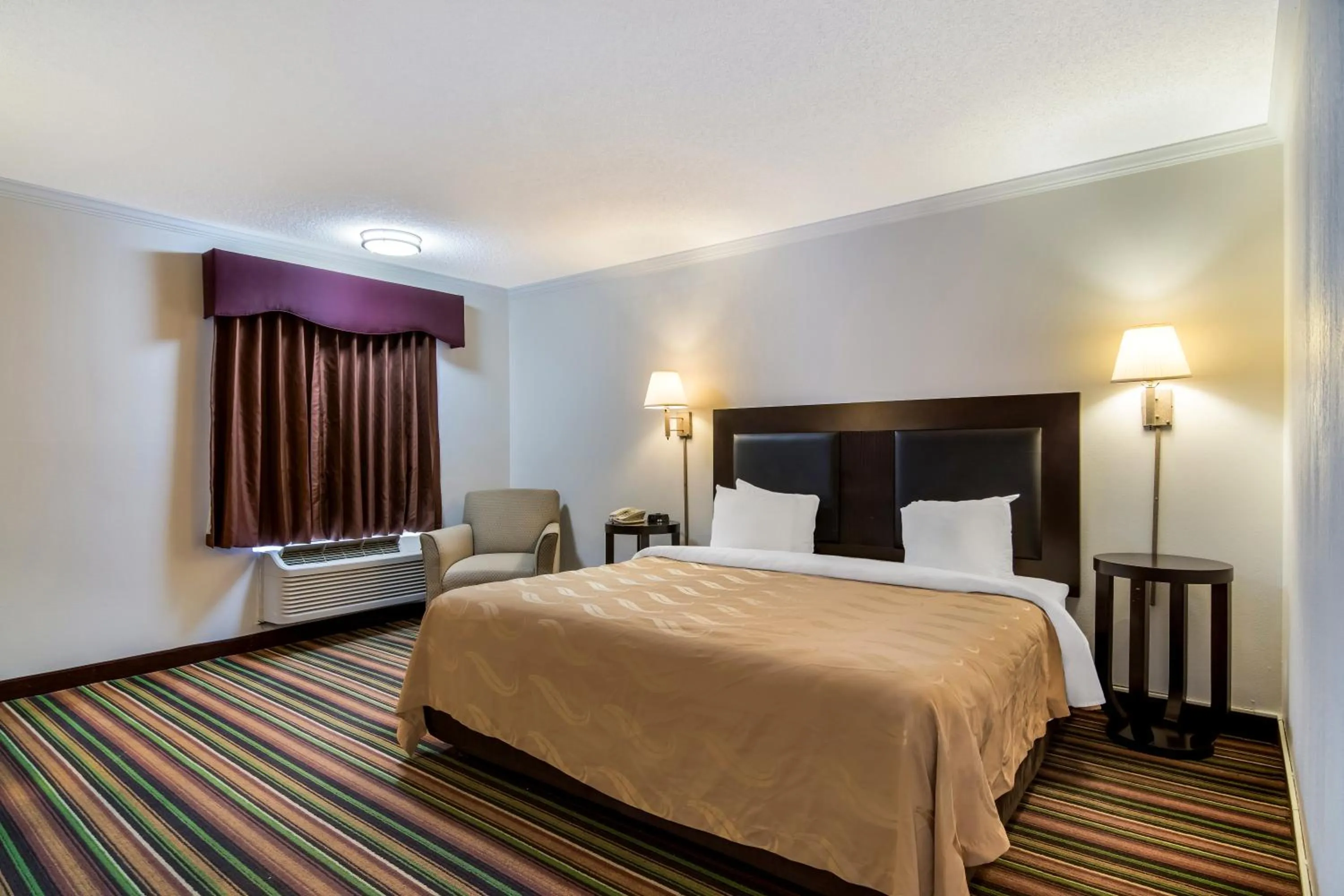 Bedroom, Bed in Quality Inn Marietta near Dobbins ARB