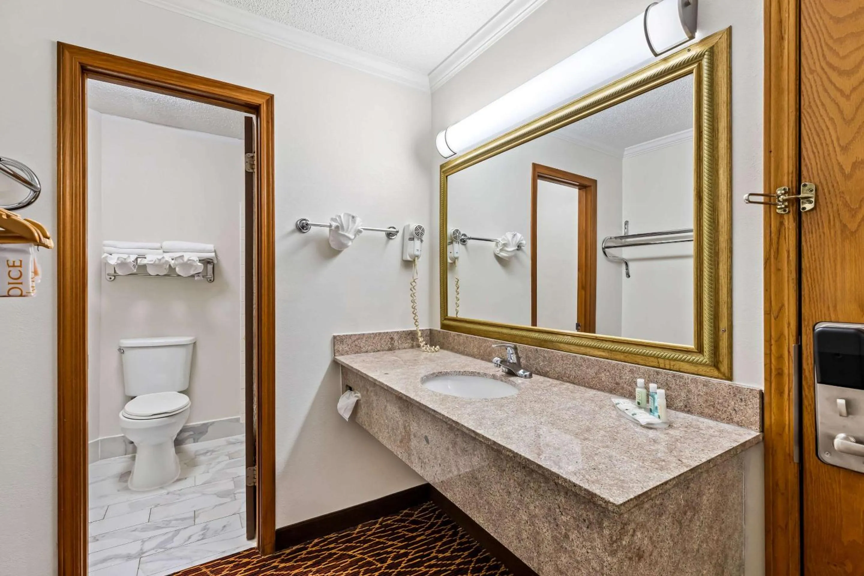 Bedroom in Quality Inn Marietta near Dobbins ARB