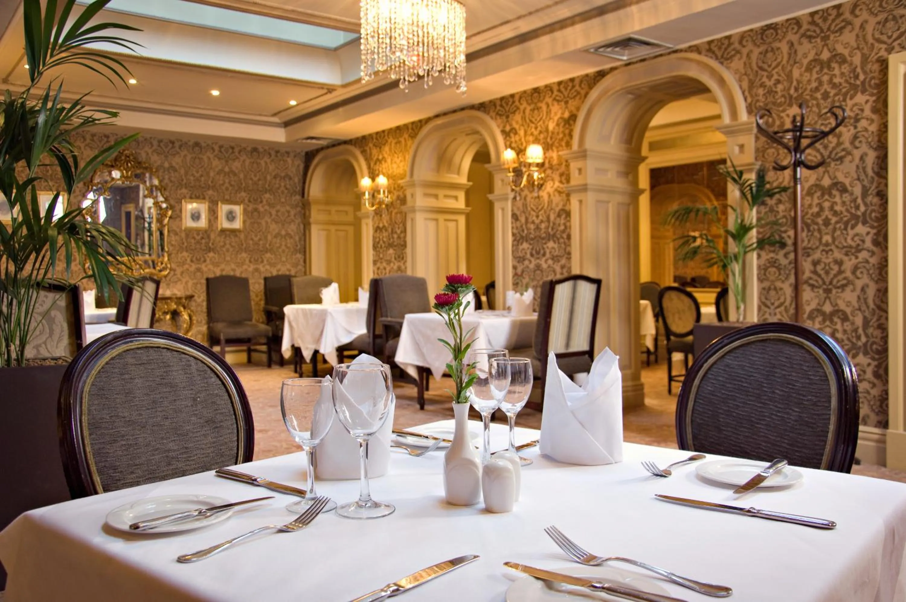 Restaurant/places to eat in Buswells Hotel