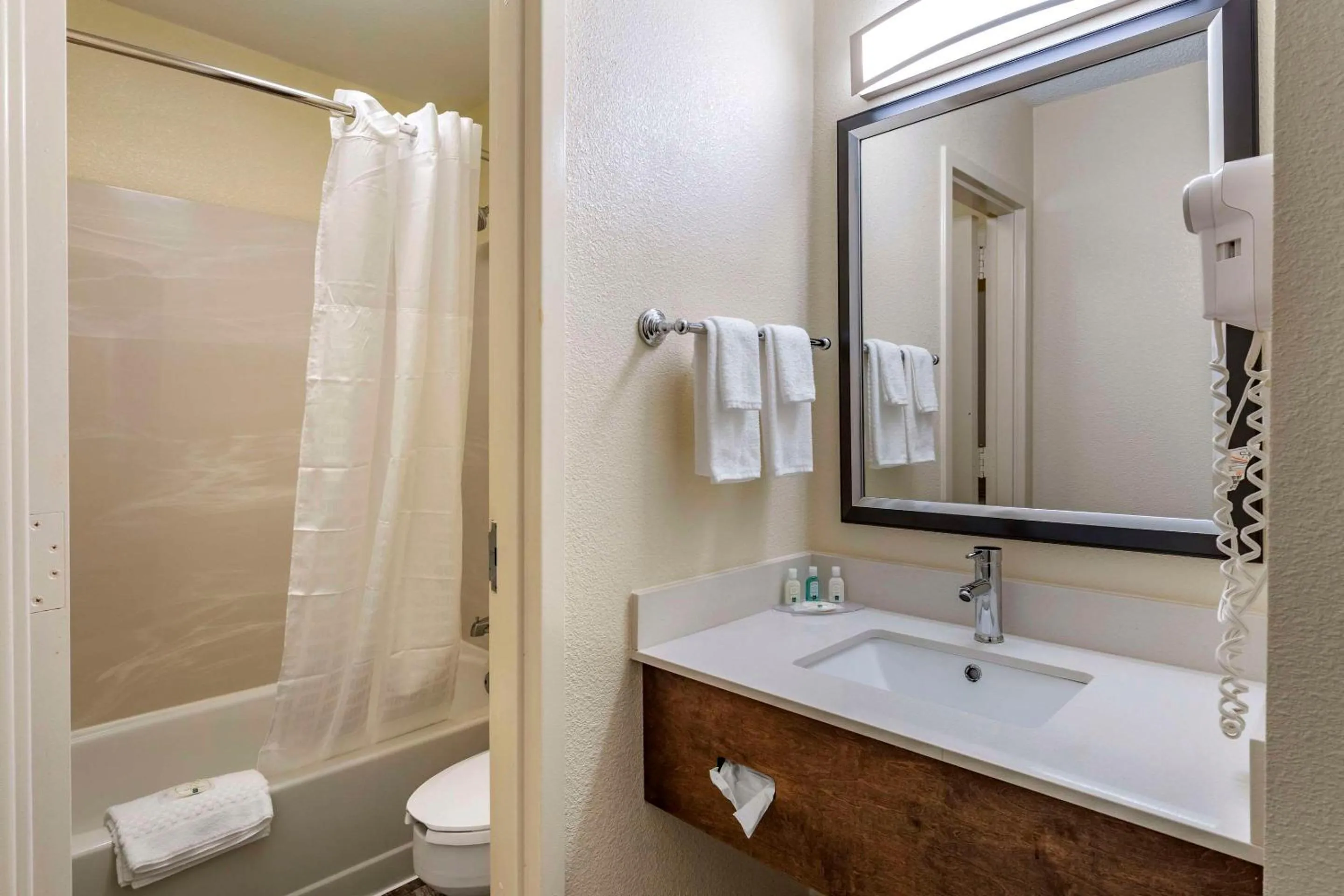 Bedroom in Quality Inn Duluth - Atlanta Northeast