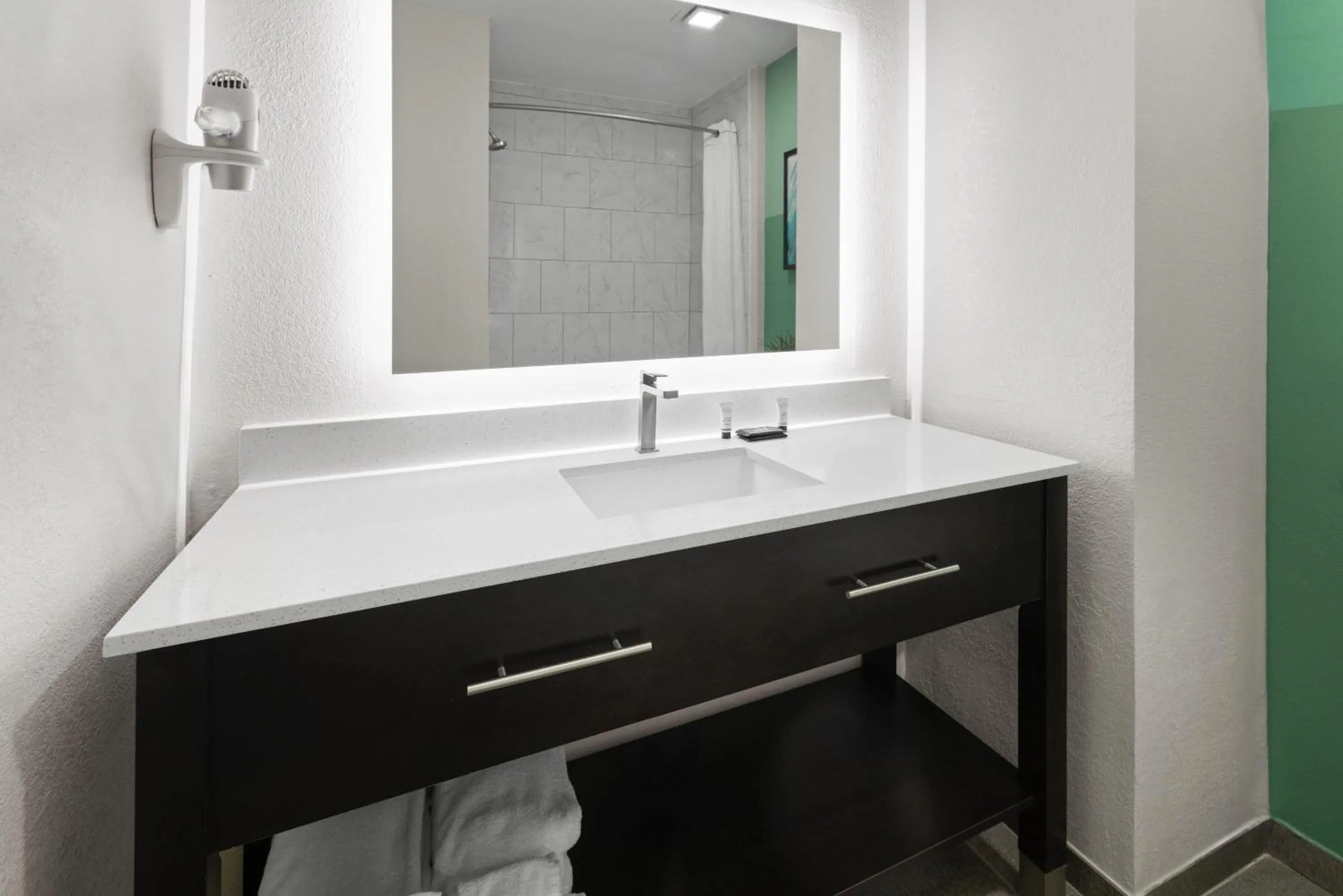 Bathroom in Wingate by Wyndham Kings Bay Naval Base I-95