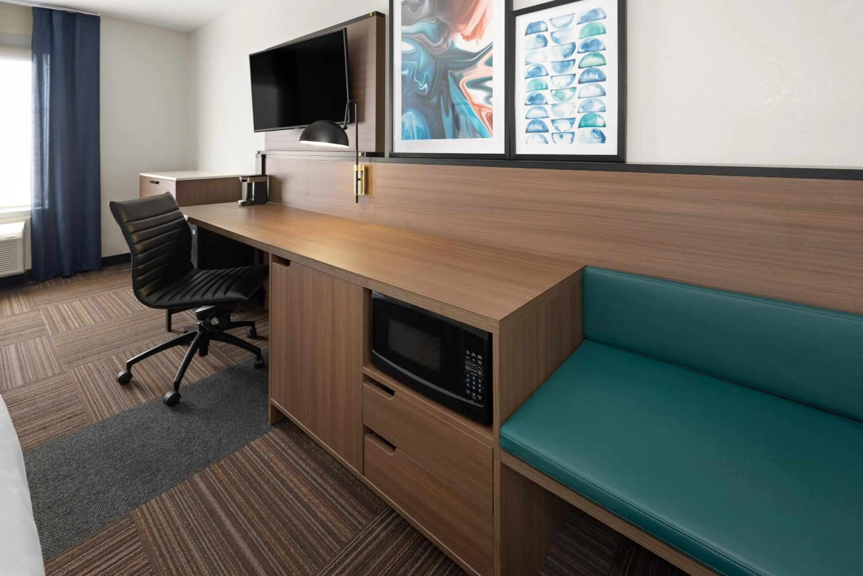 Seating area in Wingate by Wyndham Kings Bay Naval Base I-95