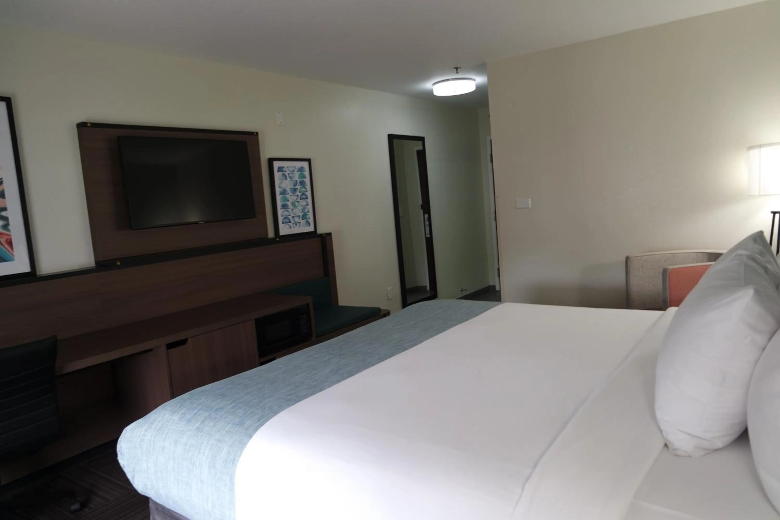 Photo of the whole room, Bed in Wingate by Wyndham Kings Bay Naval Base I-95