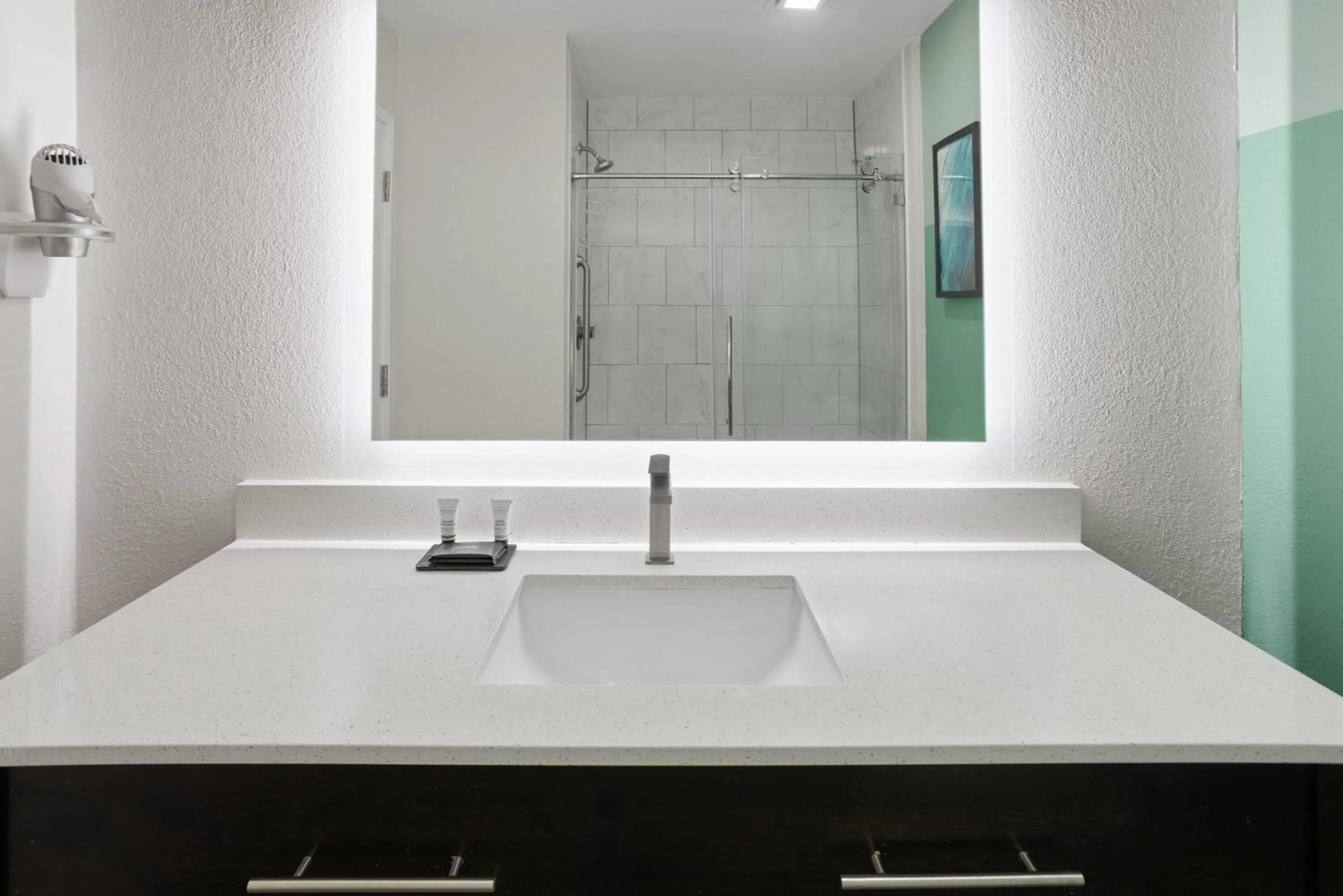 Bathroom in Wingate by Wyndham Kings Bay Naval Base I-95