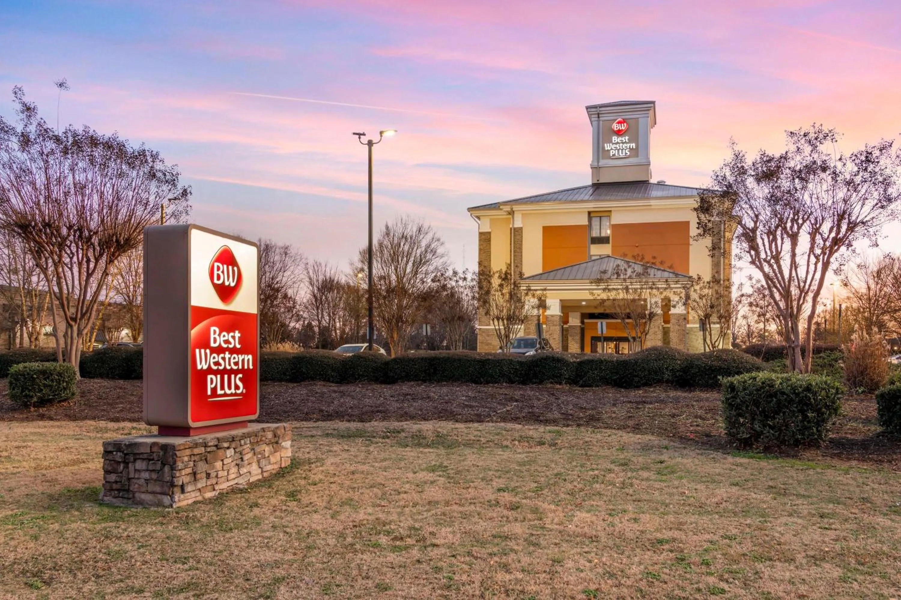 Property building in Best Western Plus Fairburn Atlanta Southwest