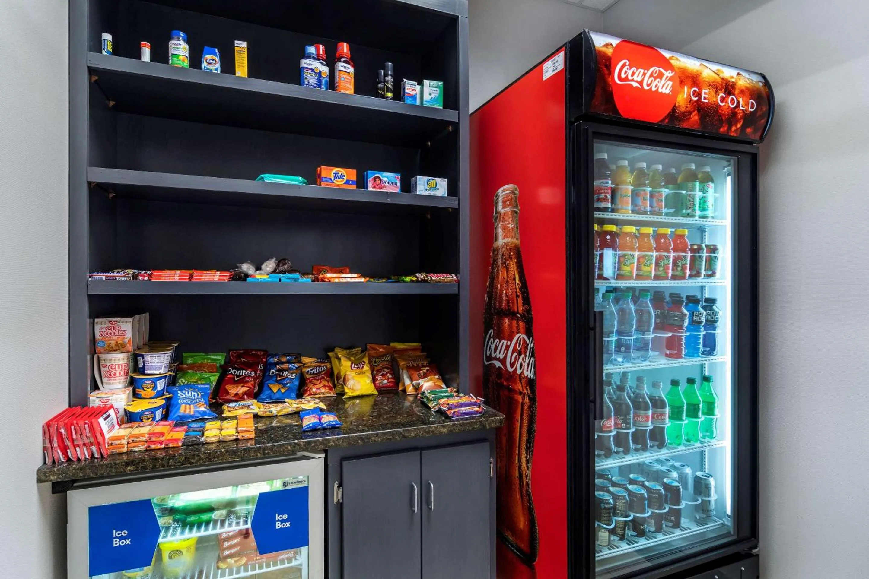 On-site shops in Comfort Suites McDonough Atlanta South