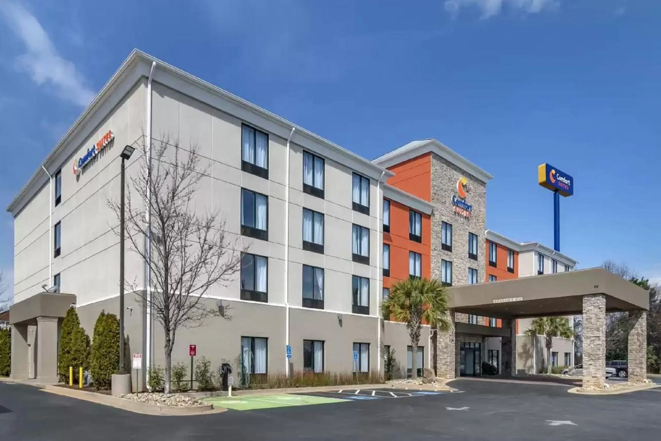 Property building in Comfort Suites McDonough Atlanta South