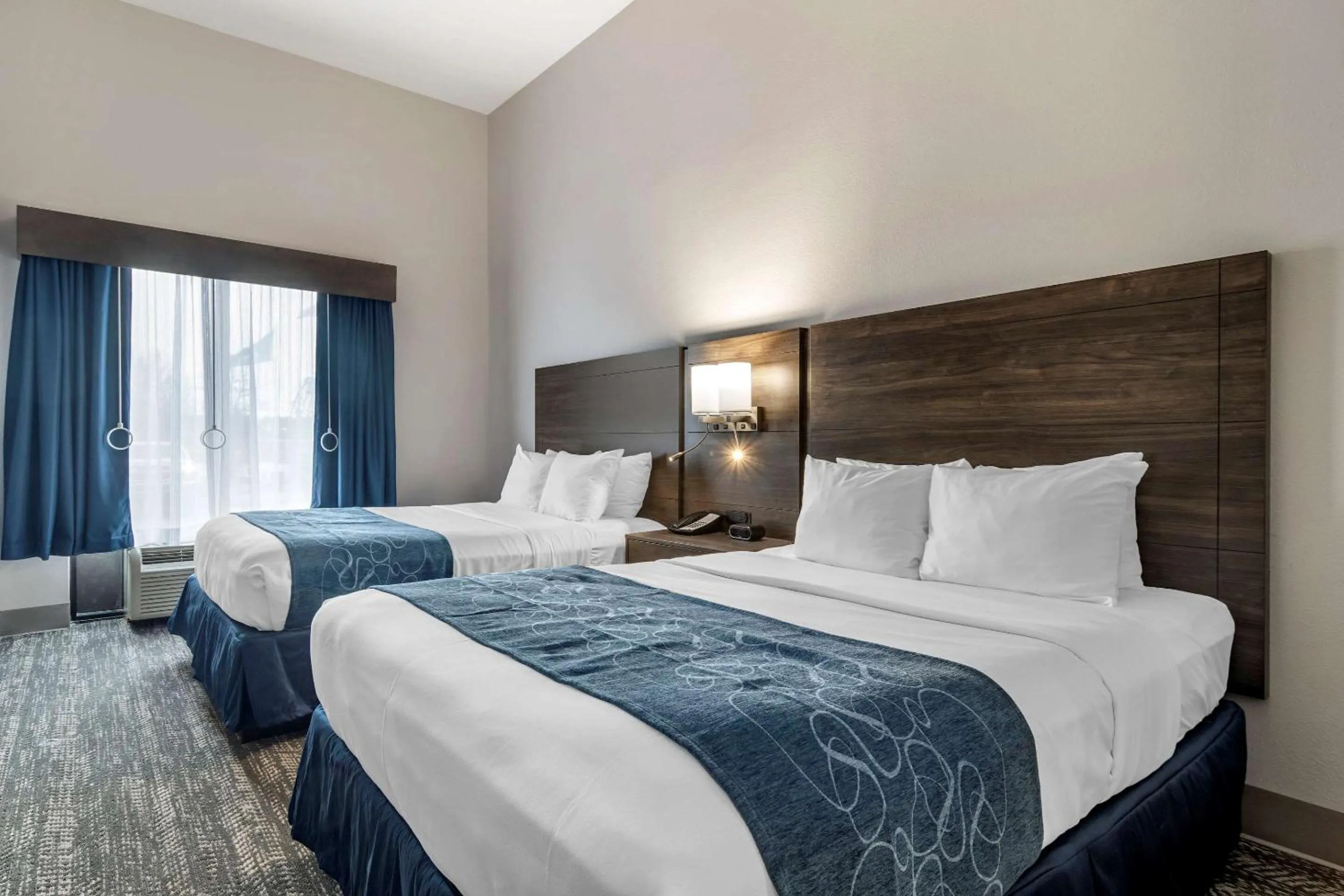 Photo of the whole room, Bed in Comfort Suites McDonough Atlanta South