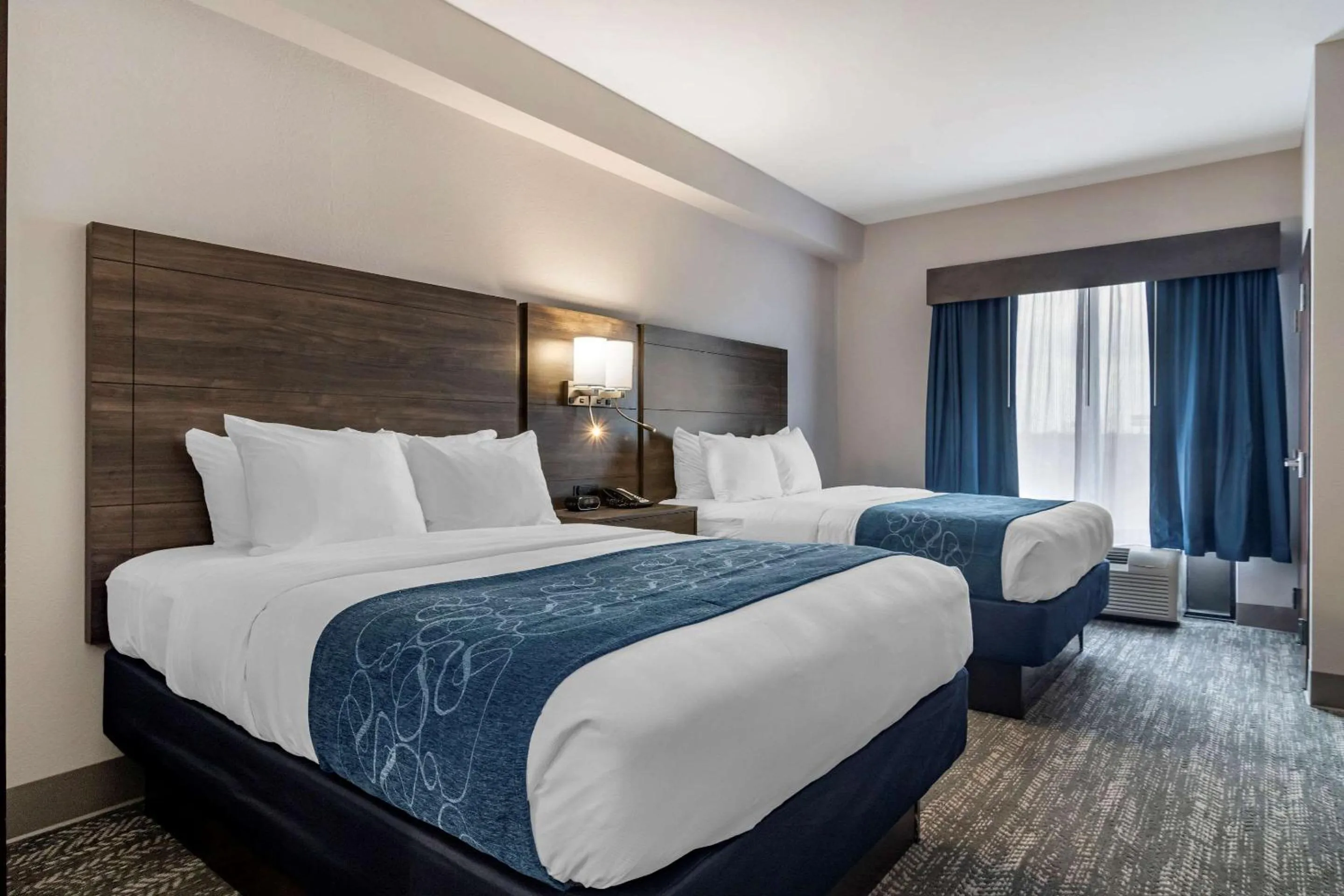 Photo of the whole room, Bed in Comfort Suites McDonough Atlanta South