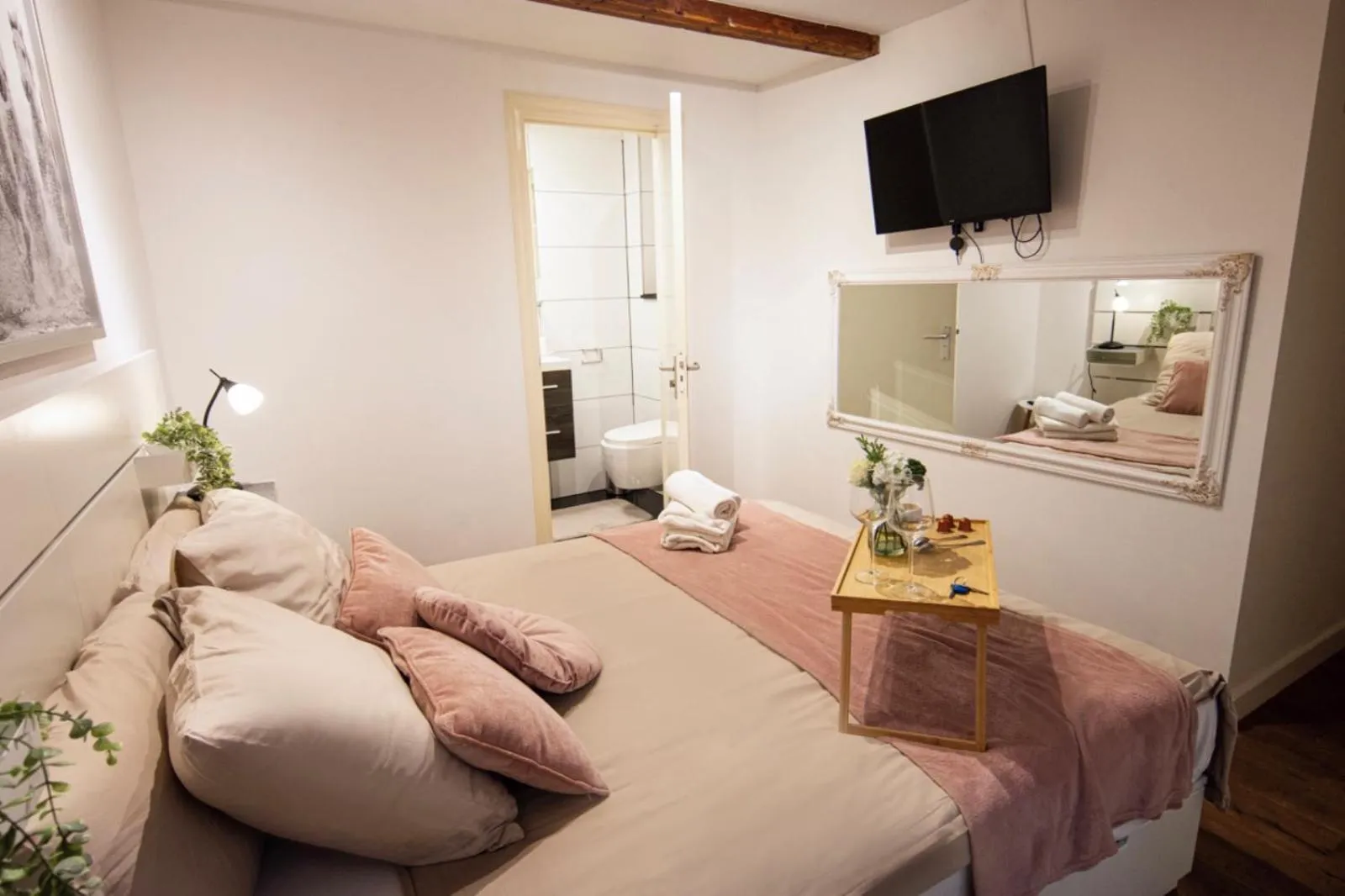 Bed in Beautiful DutchHouse Centrum